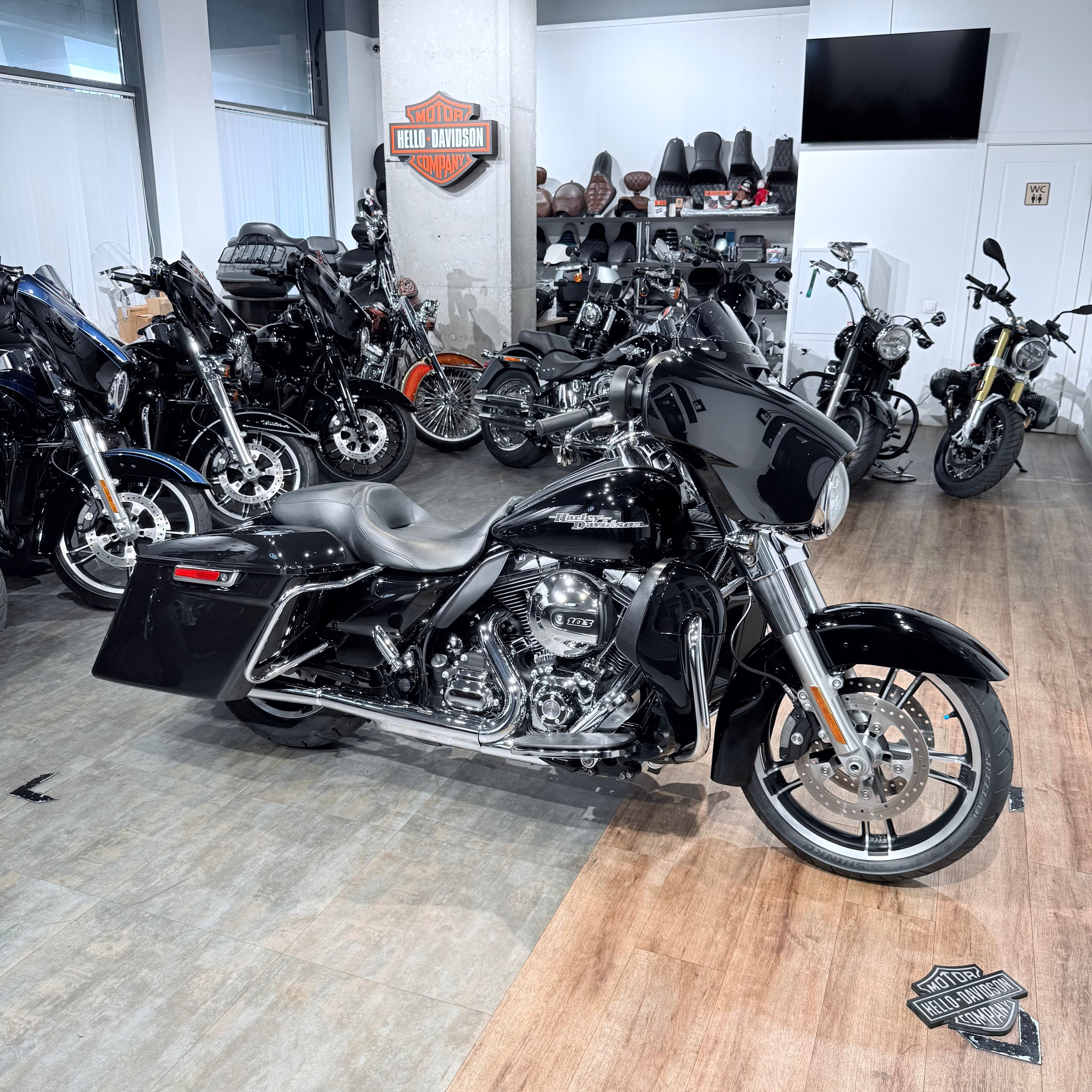 2014 Street Glide Sресiаl 103 ABS Vivid Blасk. Hello Davidson, Москва. Только хорошие мотоциклы…