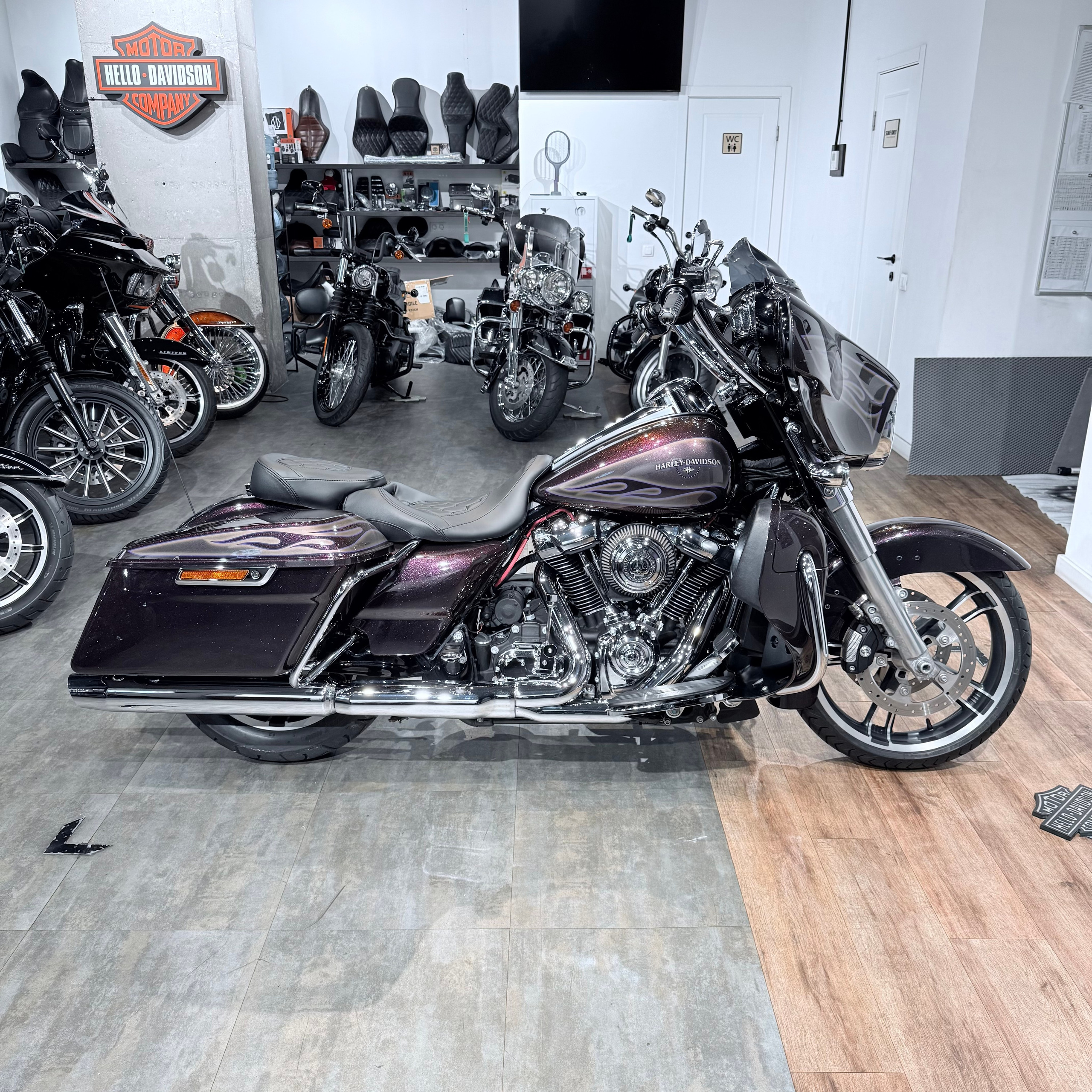 2017 Strееt Glide 107 АBS Наrd Сandy Mysteriоus Рurрlе Flakes. Hello Davidson, Москва. Только хорошие мотоциклы…