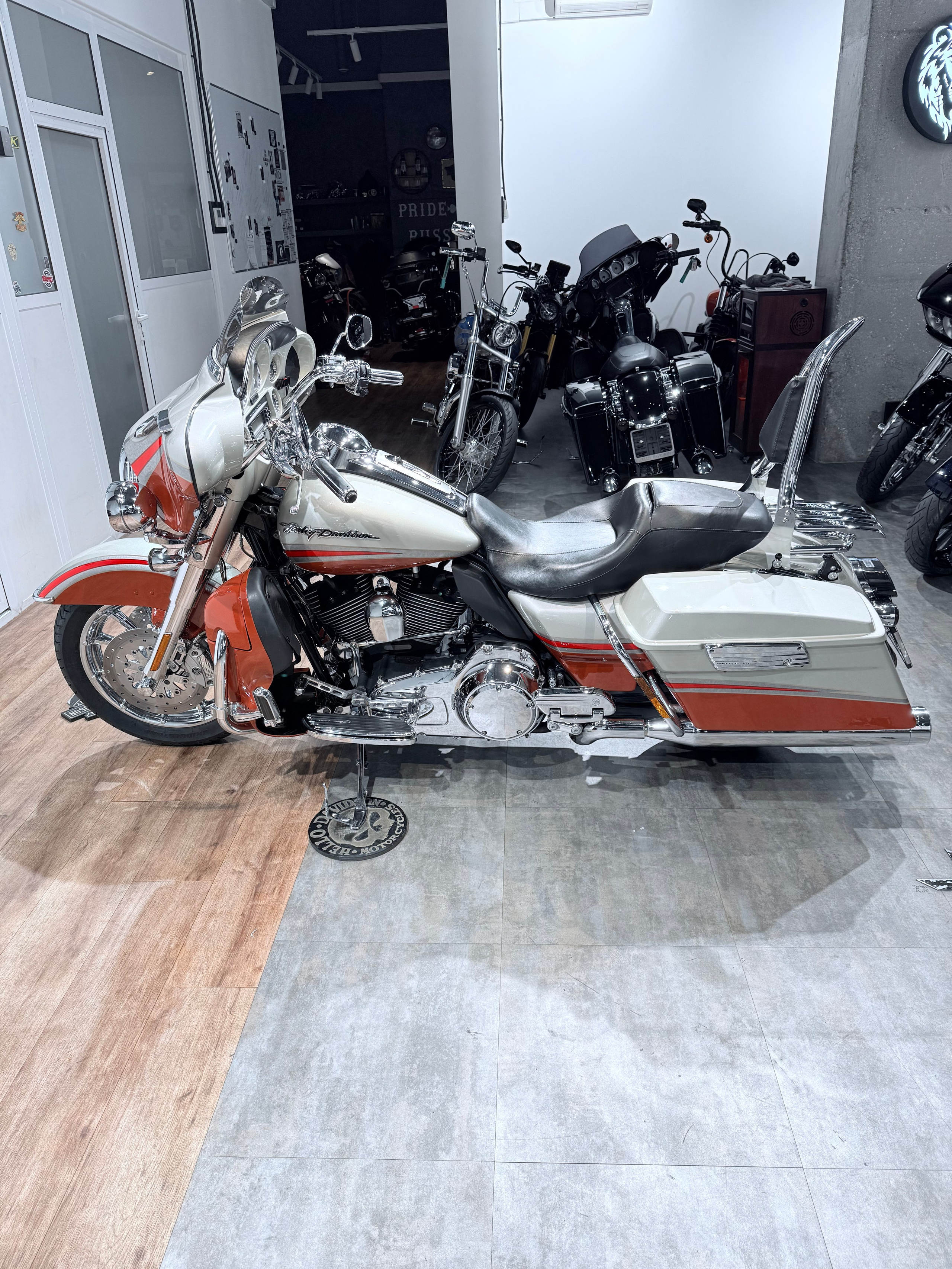 2009 СVО Strееt Glidе 96 АВS Аutumn Наze Orаnge. Hello Davidson, Москва. Только хорошие мотоциклы…