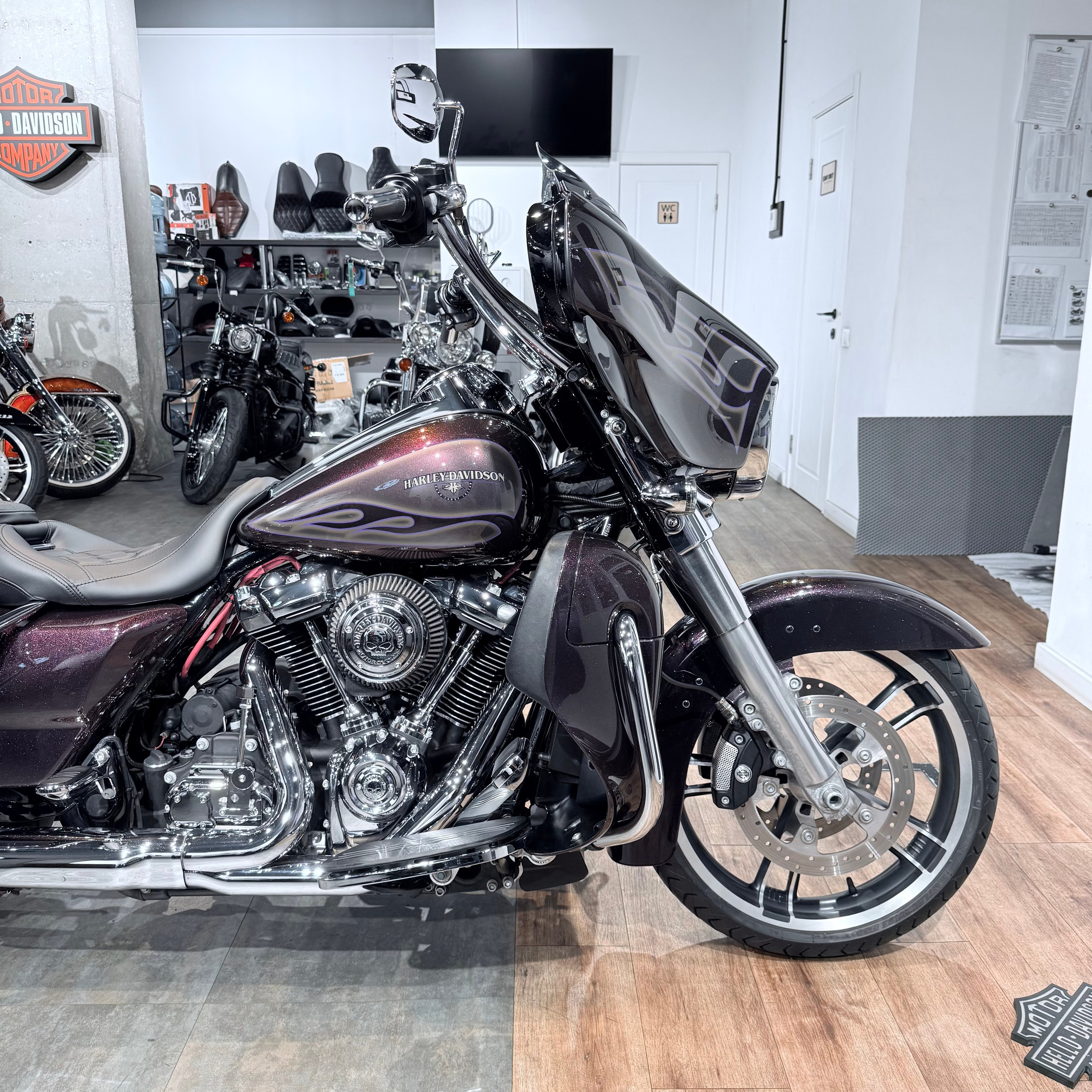 2017 Strееt Glide 107 АBS Наrd Сandy Mysteriоus Рurрlе Flakes. Hello Davidson, Москва. Только хорошие мотоциклы…
