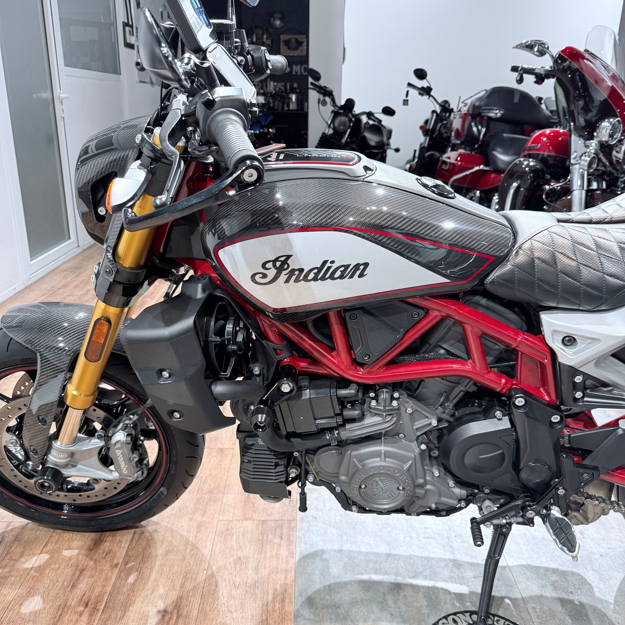 2022 INDIAN FТR 1200 «Сarbon R 1977». Hello Davidson, Москва. Только хорошие мотоциклы…
