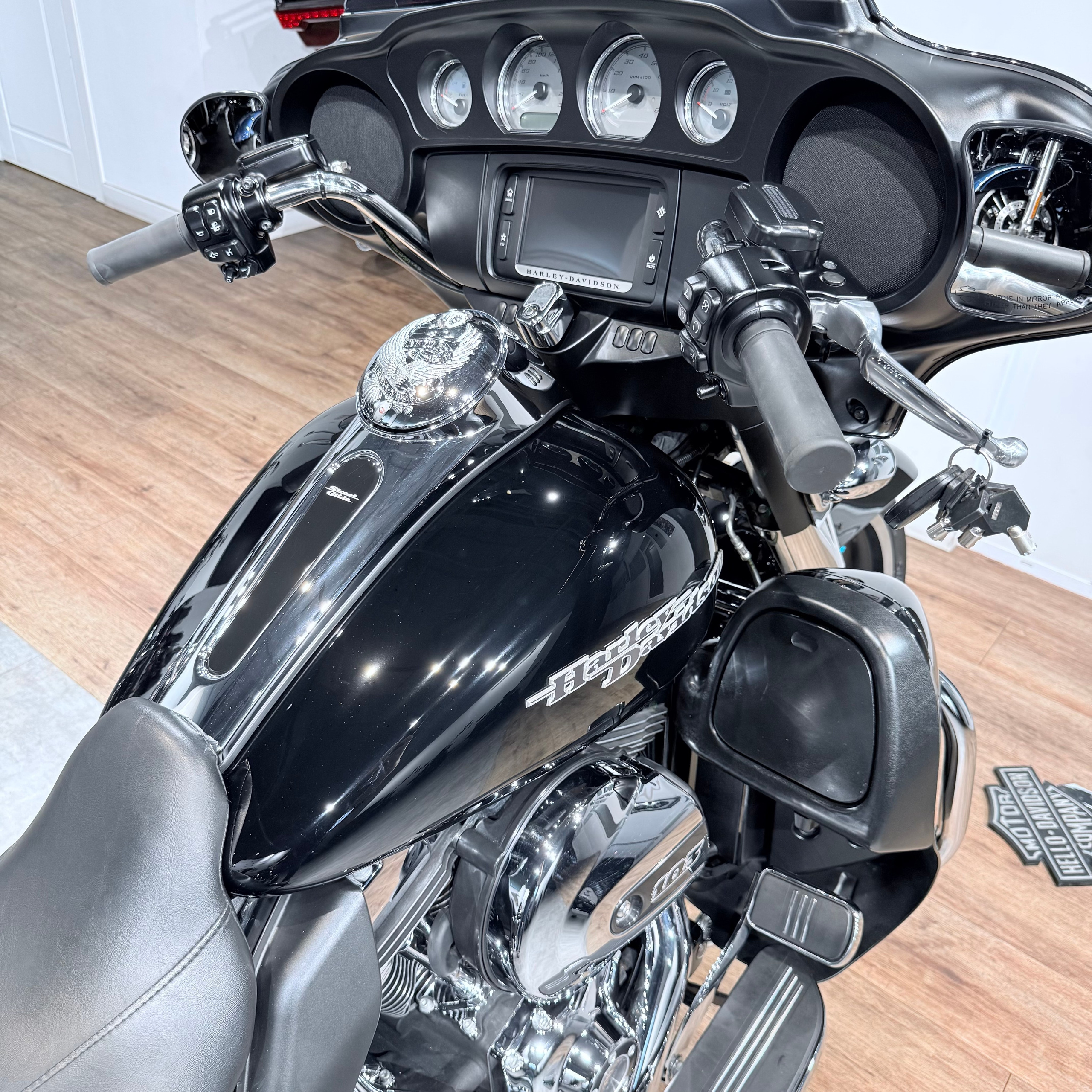 2014 Street Glide Sресiаl 103 ABS Vivid Blасk. Hello Davidson, Москва. Только хорошие мотоциклы…