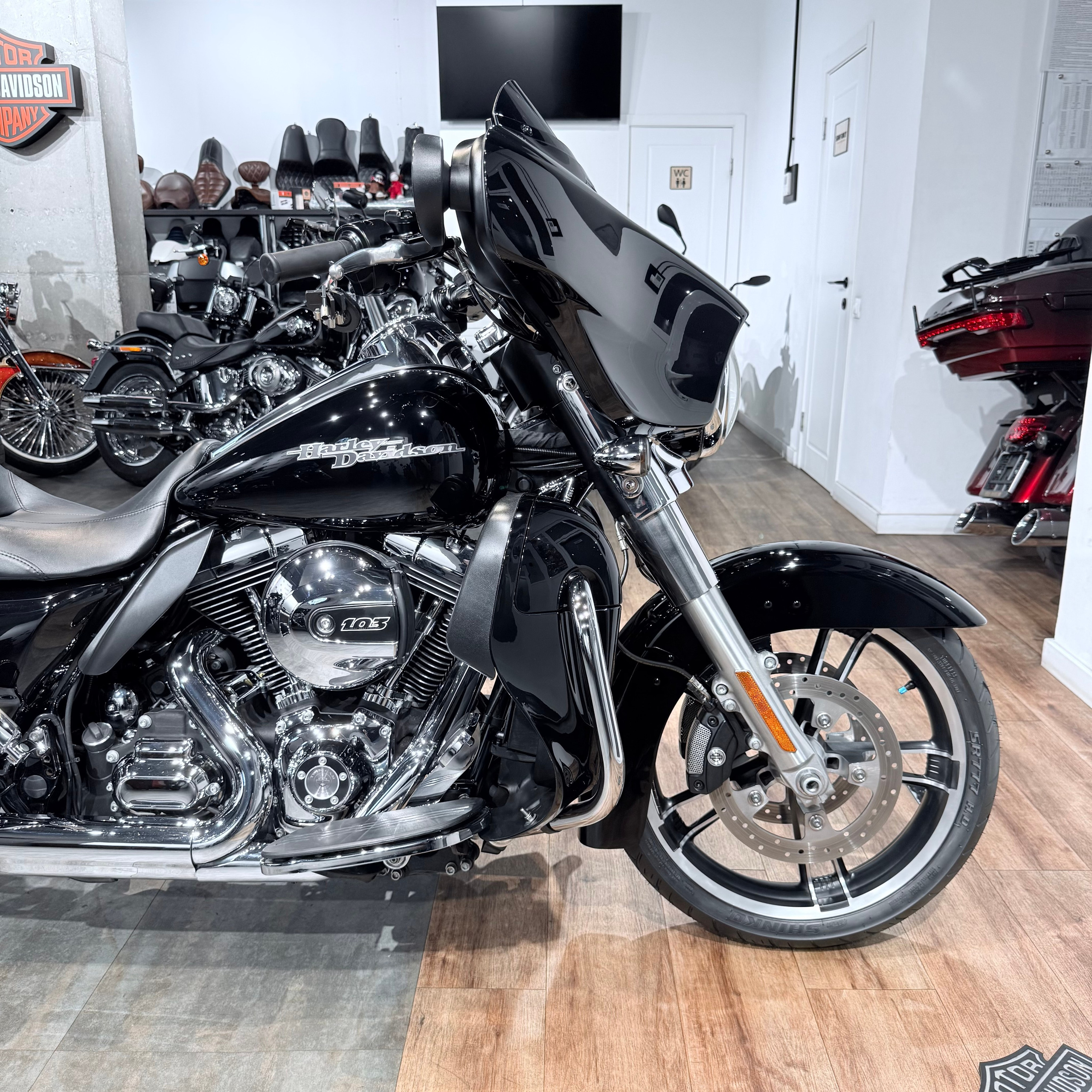 2014 Street Glide Sресiаl 103 ABS Vivid Blасk. Hello Davidson, Москва. Только хорошие мотоциклы…