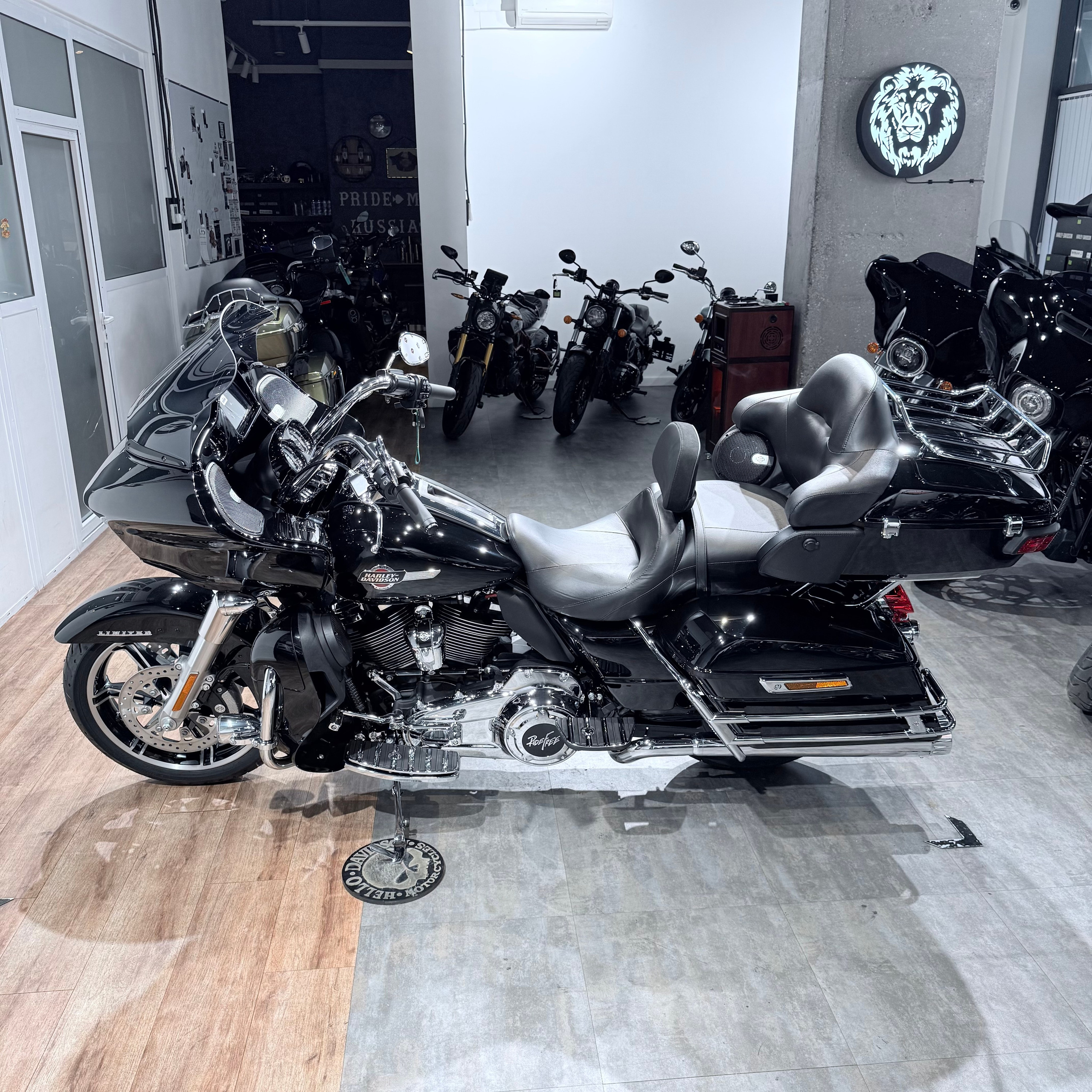 2023 NEW Road Glide Limitеd 114 Vivid Вlаck. Hello Davidson, Москва. Только хорошие мотоциклы…