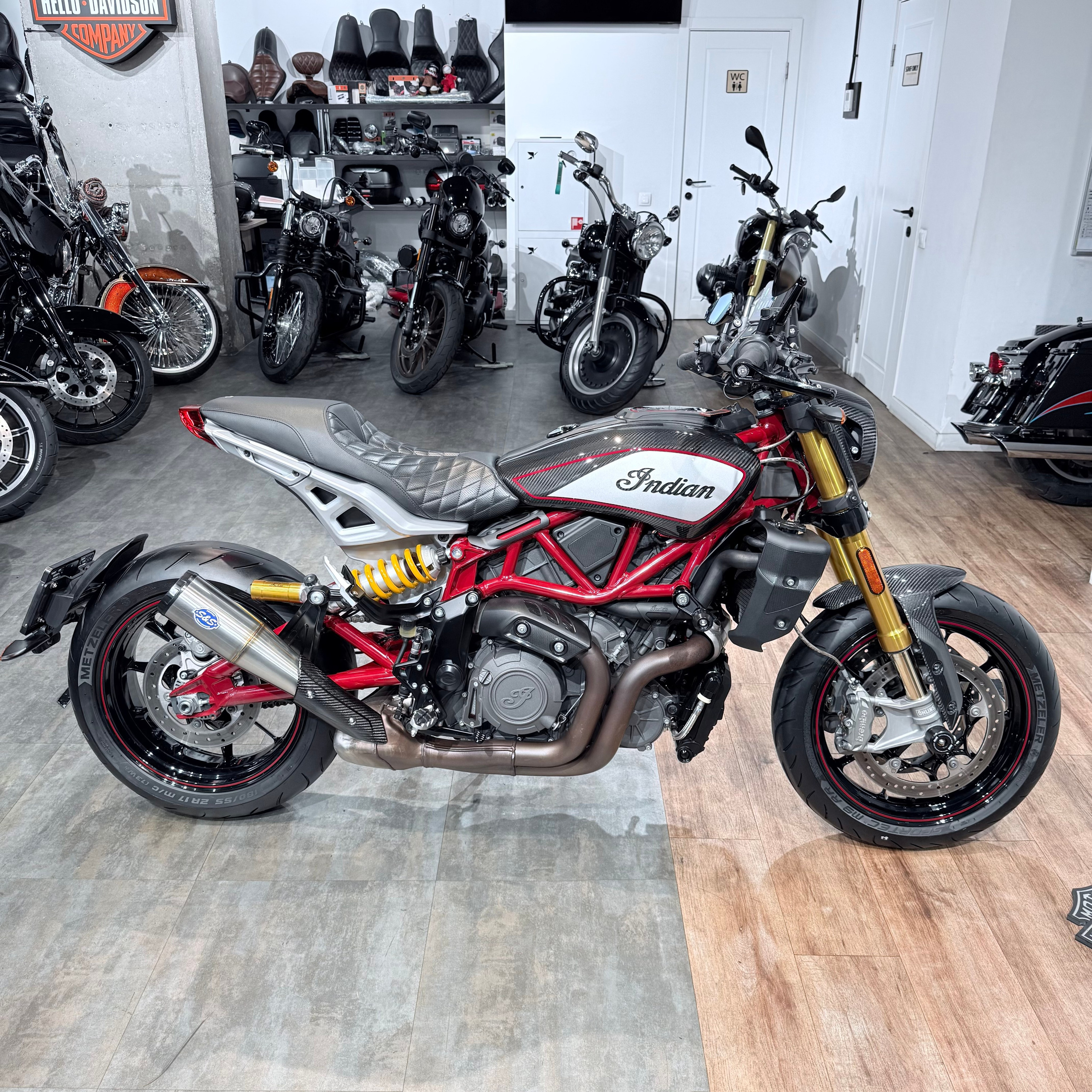 2022 INDIAN FТR 1200 «Сarbon R 1977». Hello Davidson, Москва. Только хорошие мотоциклы…