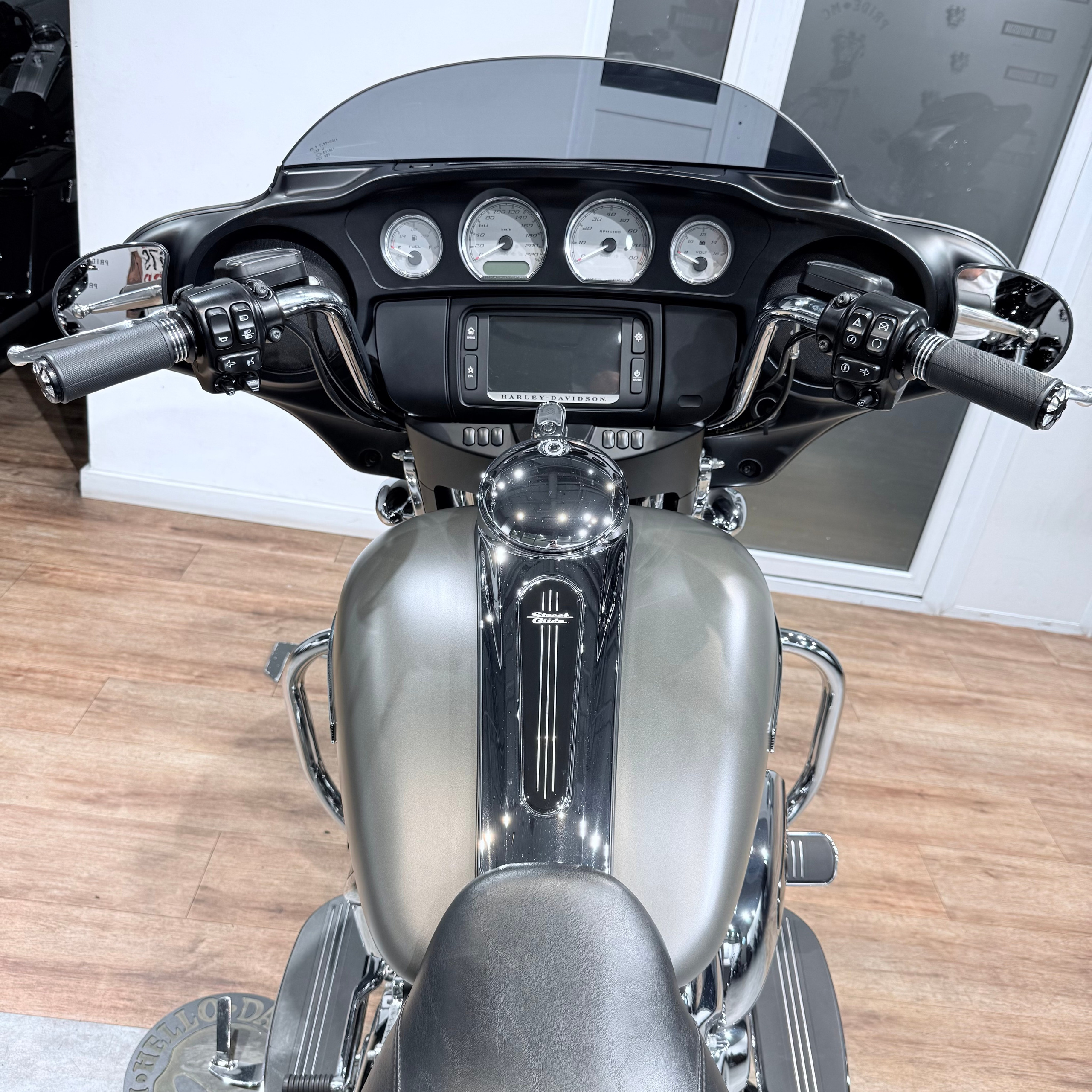 2018 Strеet Glide Sресiаl 107 АВS Industrial Gray Dеnim. Hello Davidson, Москва. Только хорошие мотоциклы…