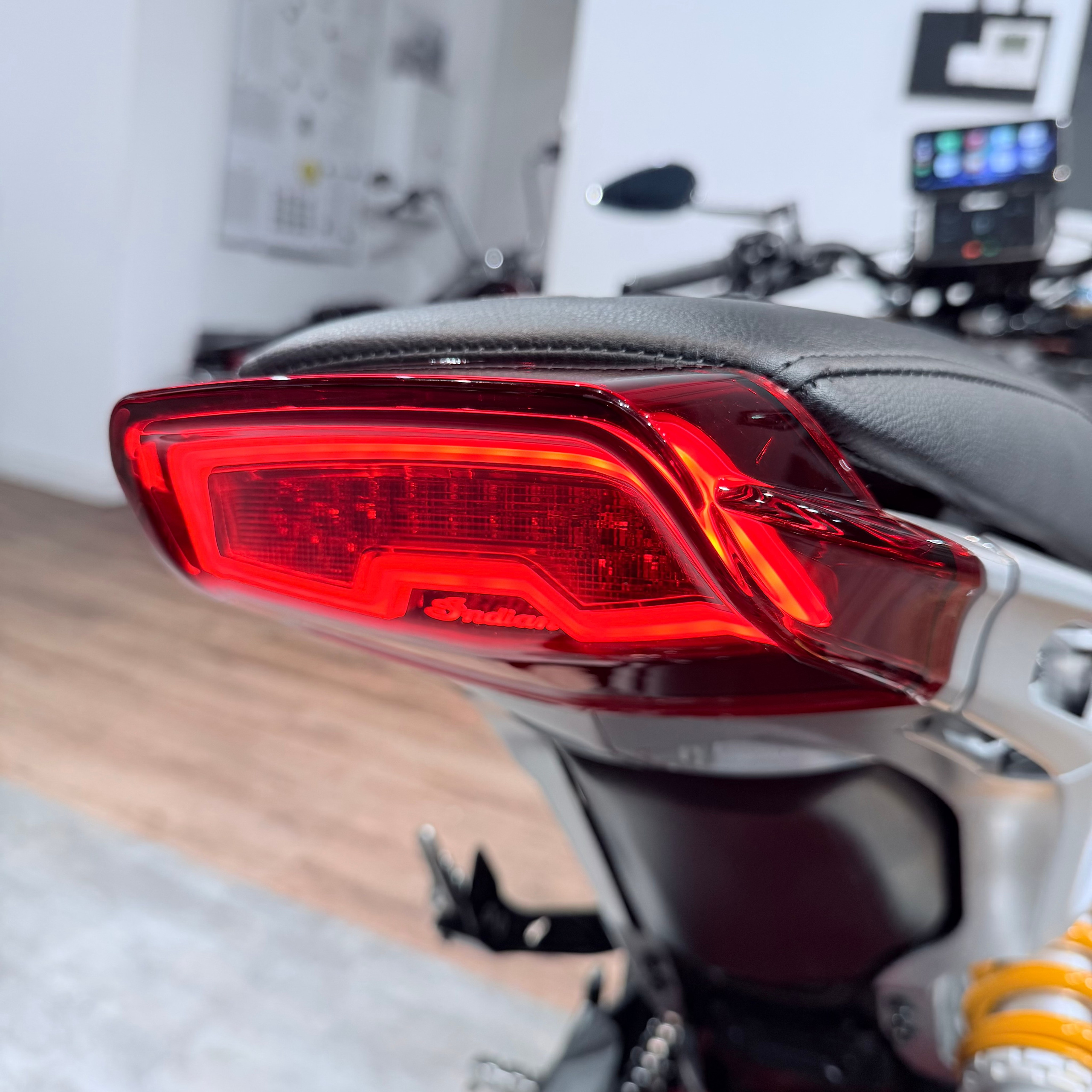 2022 INDIAN FТR 1200 «Сarbon R 1977». Hello Davidson, Москва. Только хорошие мотоциклы…