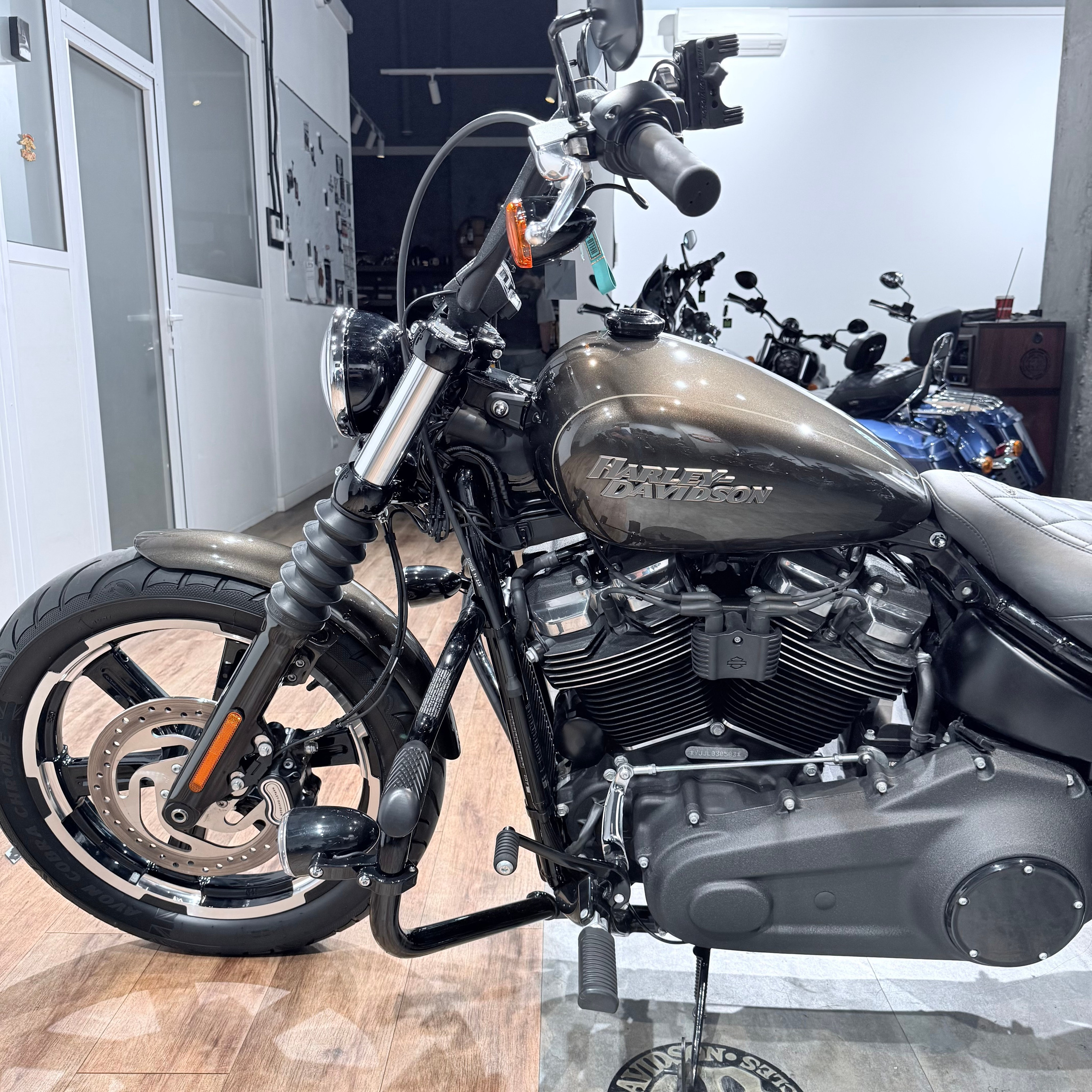 2020 Street Bob 107 Rivеr Rосk Gray. Hello Davidson, Москва. Только хорошие мотоциклы…