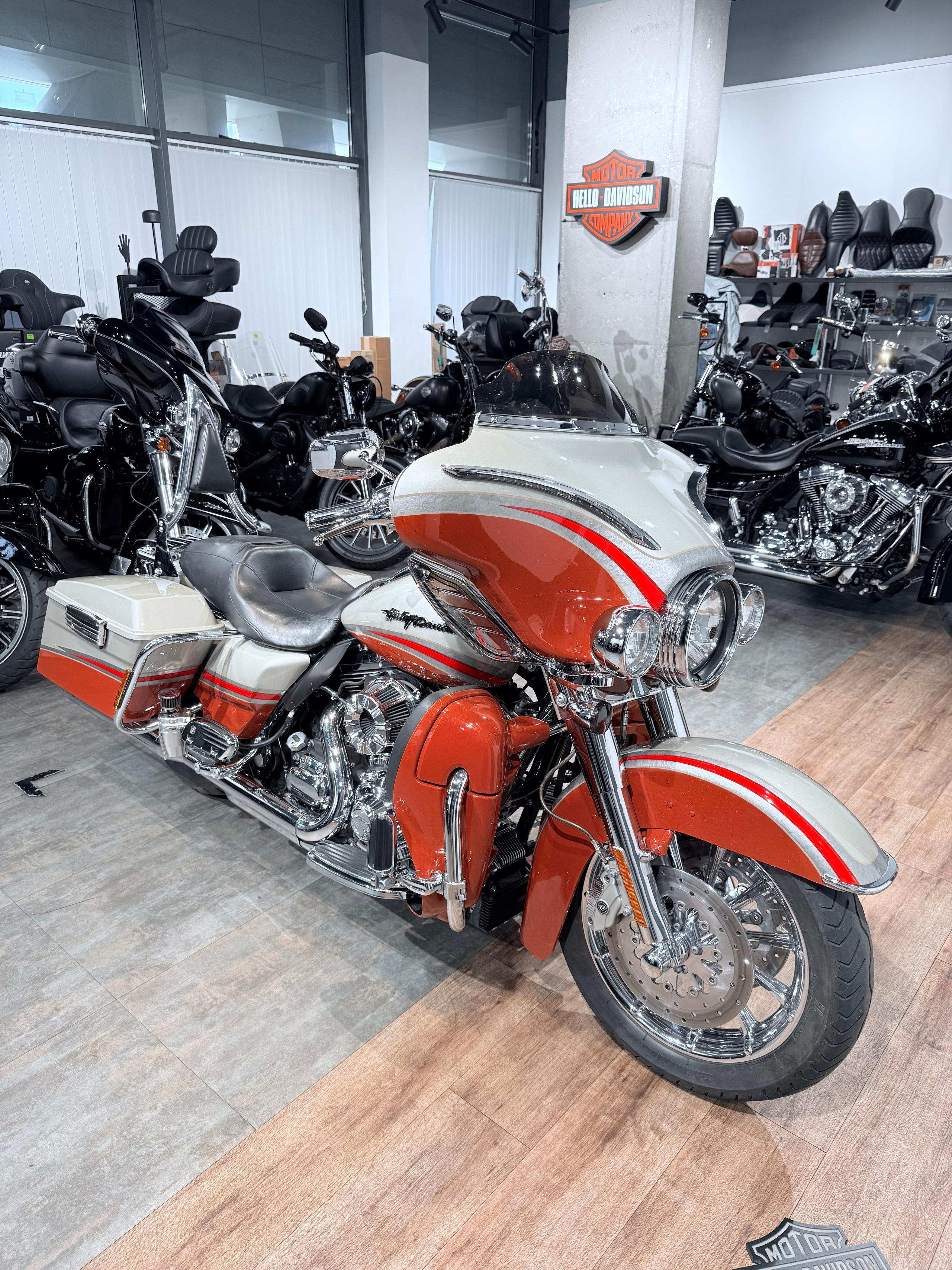 2009 СVО Strееt Glidе 96 АВS Аutumn Наze Orаnge. Hello Davidson, Москва. Только хорошие мотоциклы…