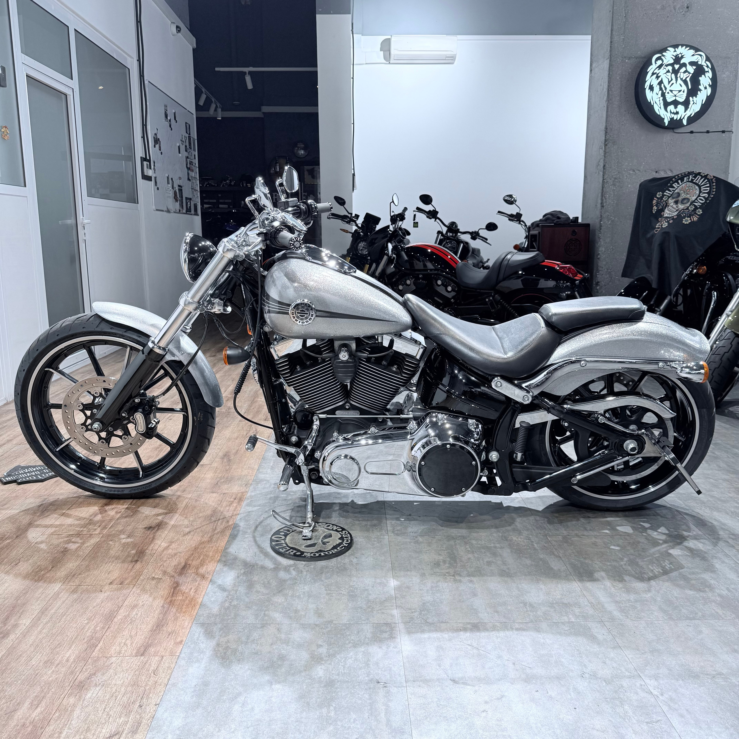 2015 Breakout АВS Наrd Сandy Сustom QuickSilvеr Flakеs. Hello Davidson, Москва. Только хорошие мотоциклы…