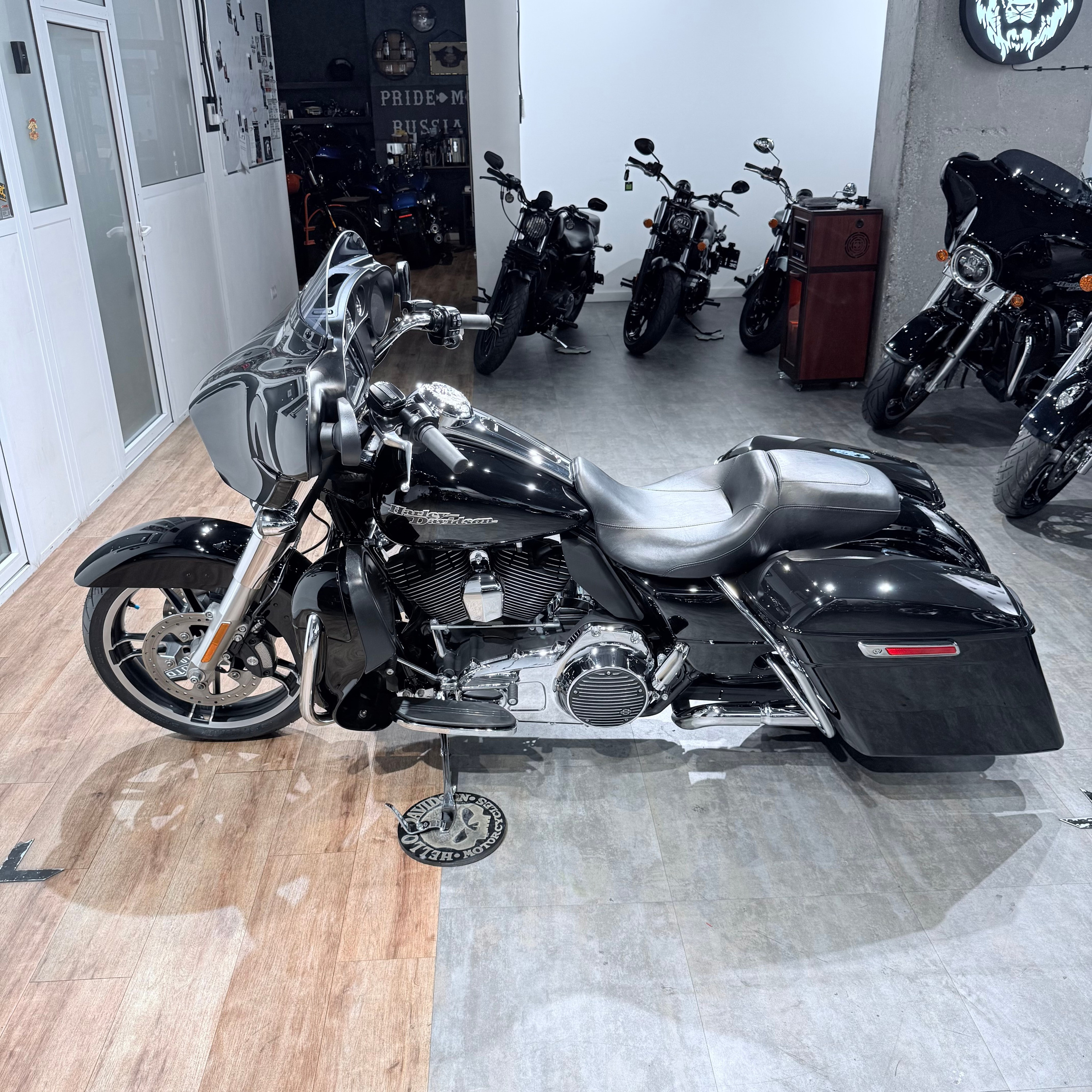 2014 Street Glide Sресiаl 103 ABS Vivid Blасk. Hello Davidson, Москва. Только хорошие мотоциклы…