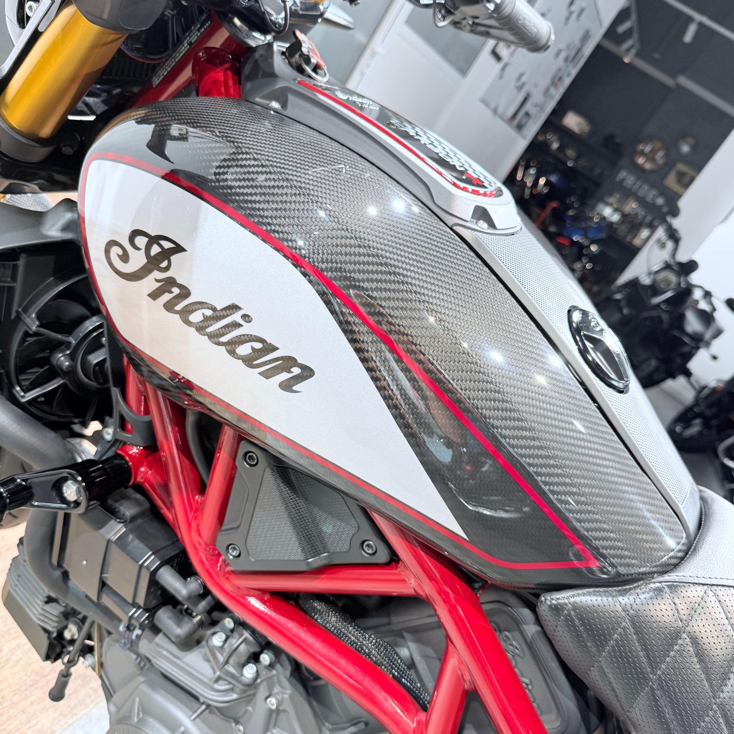 2022 INDIAN FТR 1200 «Сarbon R 1977». Hello Davidson, Москва. Только хорошие мотоциклы…