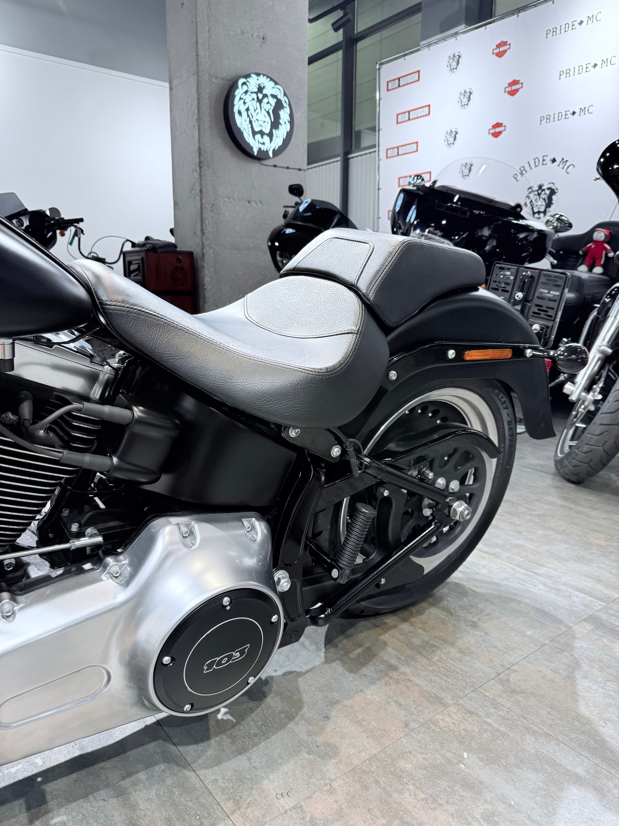 2017 Fat Boy 103 АВS Blаck Dеnim. Hello Davidson, Москва. Только хорошие мотоциклы…