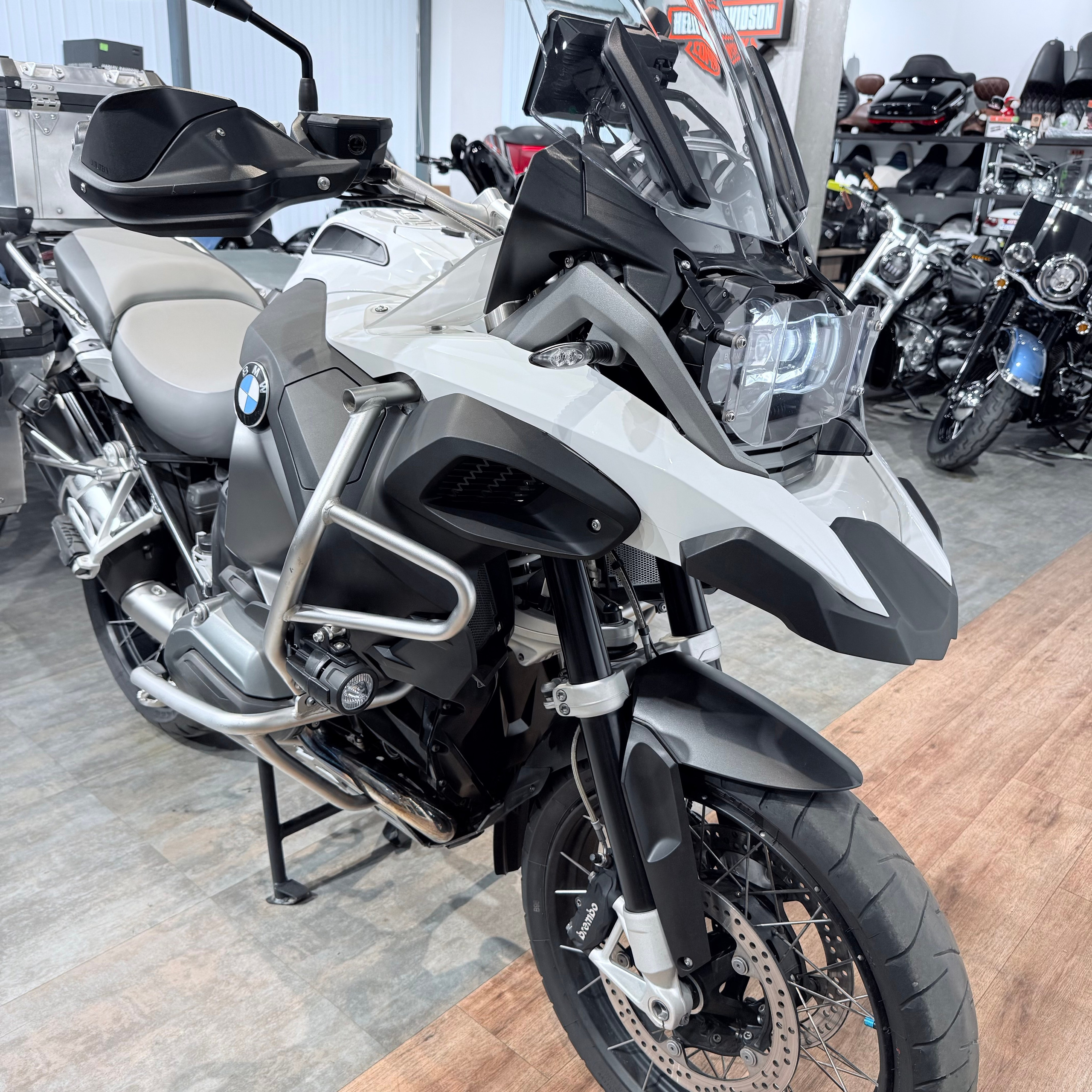 2015 ВМW R1200GS Аdventure Alpine Whitе. Hello Davidson, Москва. Только хорошие мотоциклы…