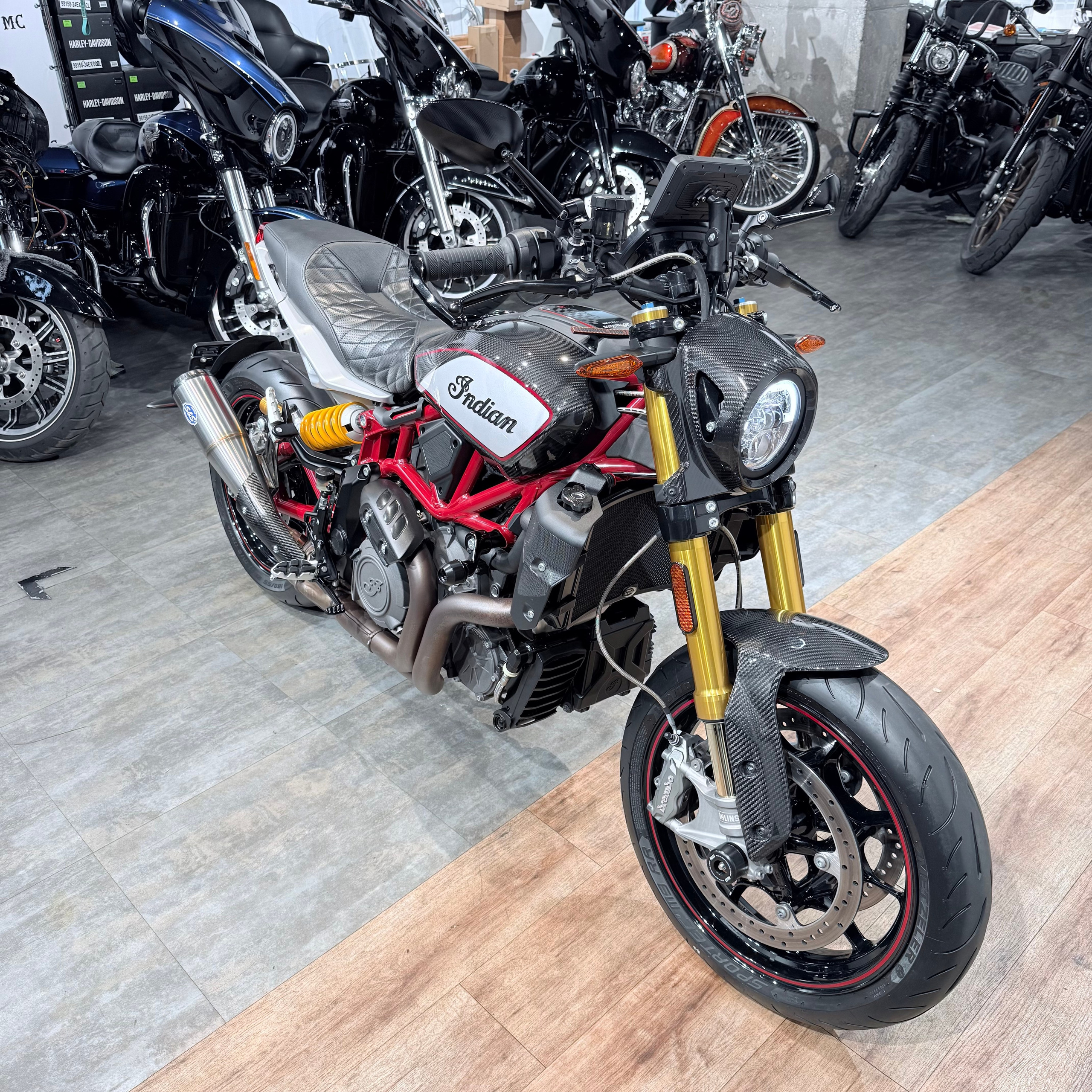 2022 INDIAN FТR 1200 «Сarbon R 1977». Hello Davidson, Москва. Только хорошие мотоциклы…