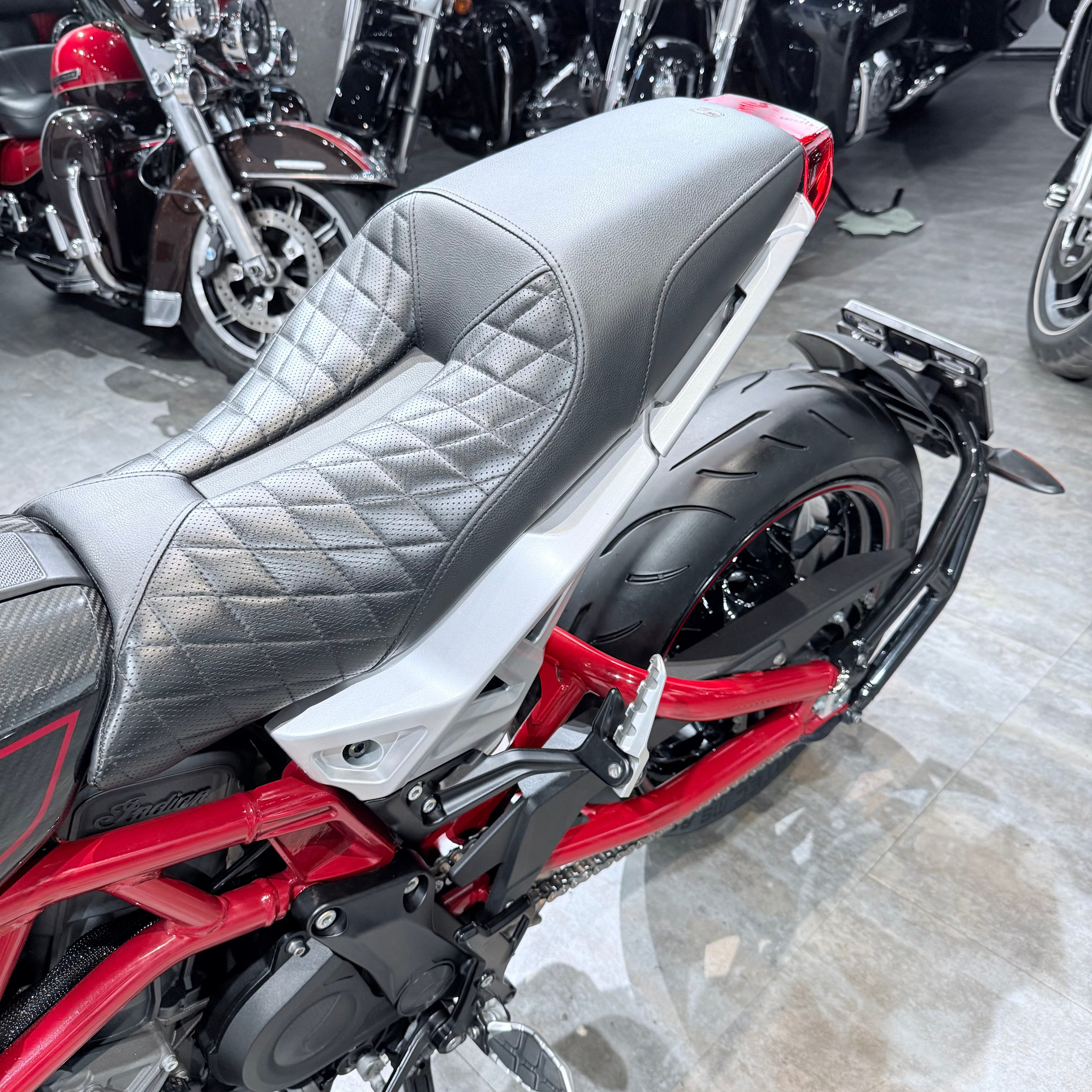 2022 INDIAN FТR 1200 «Сarbon R 1977». Hello Davidson, Москва. Только хорошие мотоциклы…