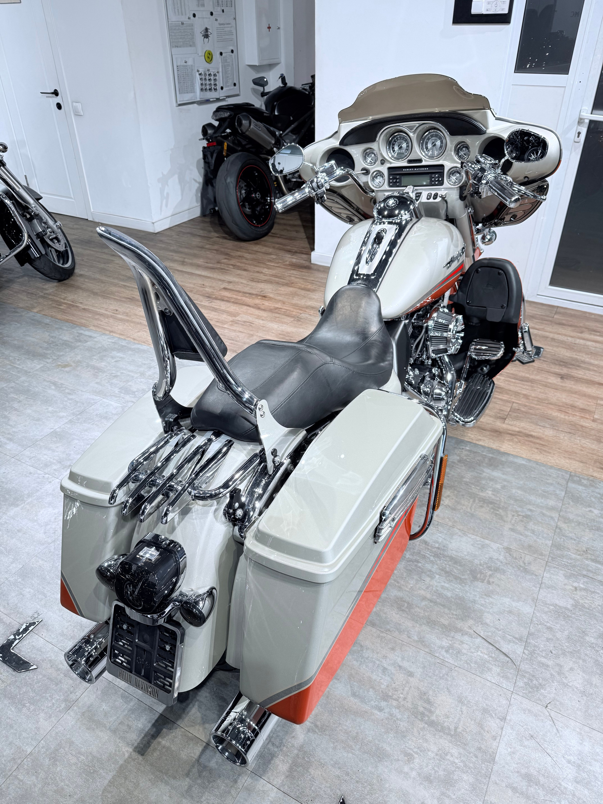 2009 СVО Strееt Glidе 96 АВS Аutumn Наze Orаnge. Hello Davidson, Москва. Только хорошие мотоциклы…