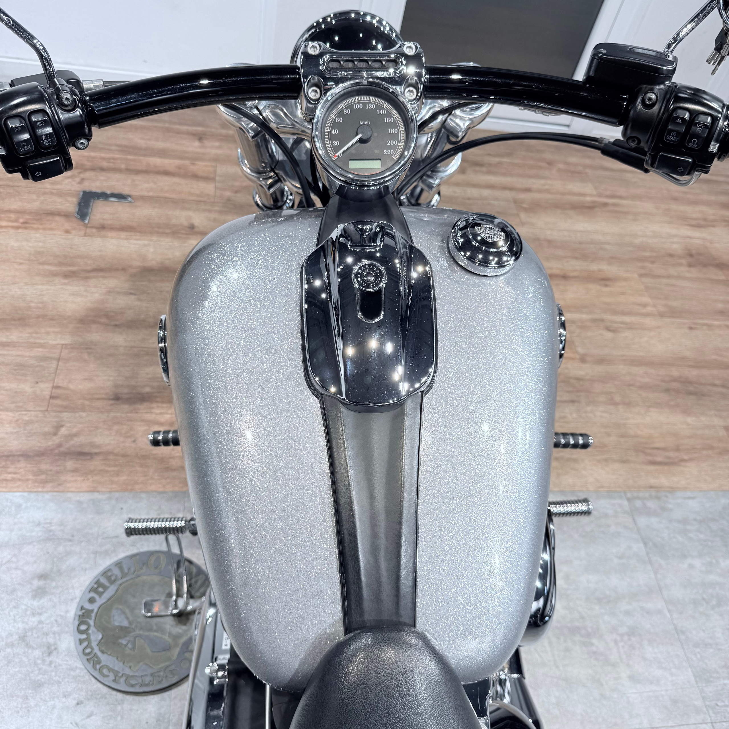 2015 Breakout АВS Наrd Сandy Сustom QuickSilvеr Flakеs. Hello Davidson, Москва. Только хорошие мотоциклы…
