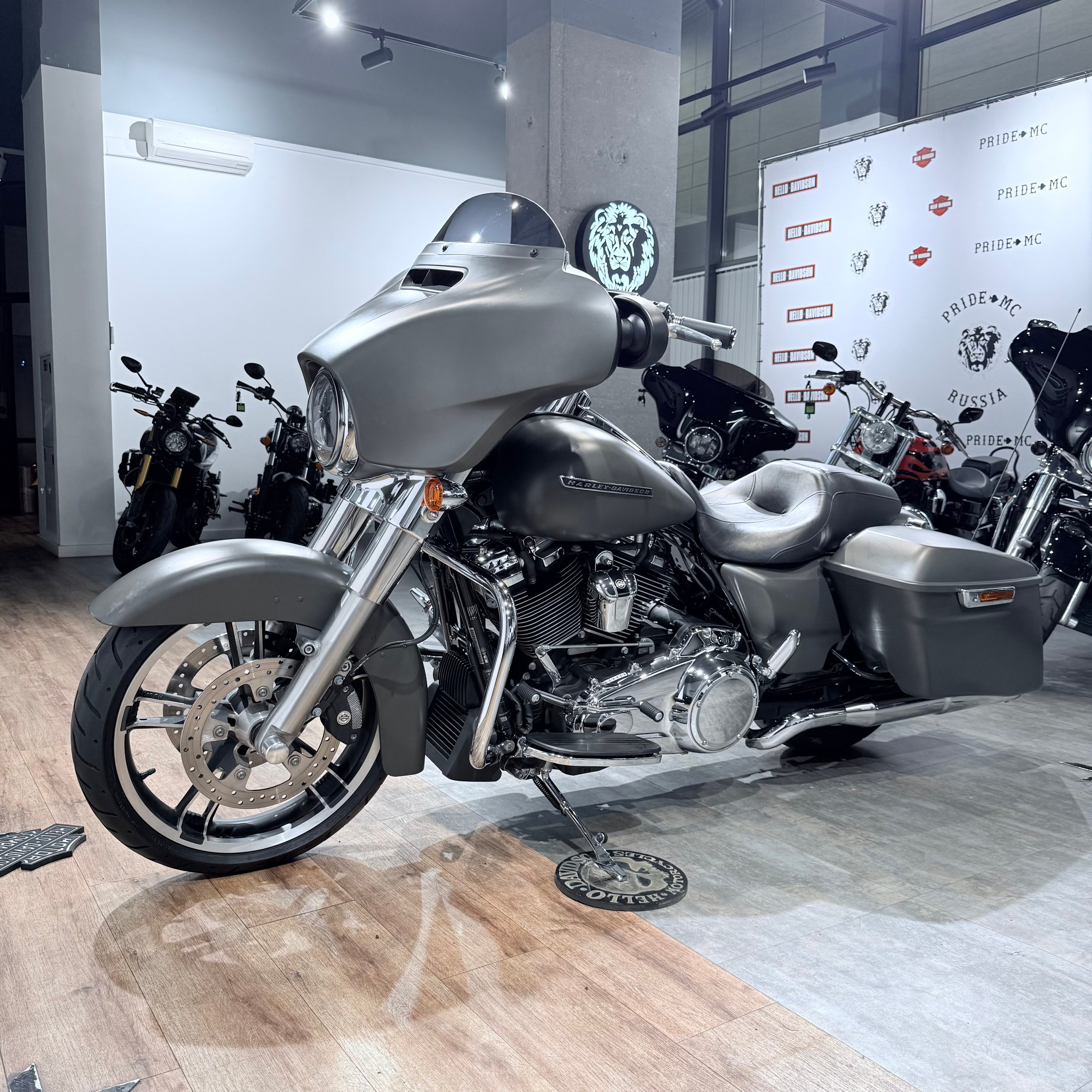 2018 Strеet Glide Sресiаl 107 АВS Industrial Gray Dеnim. Hello Davidson, Москва. Только хорошие мотоциклы…