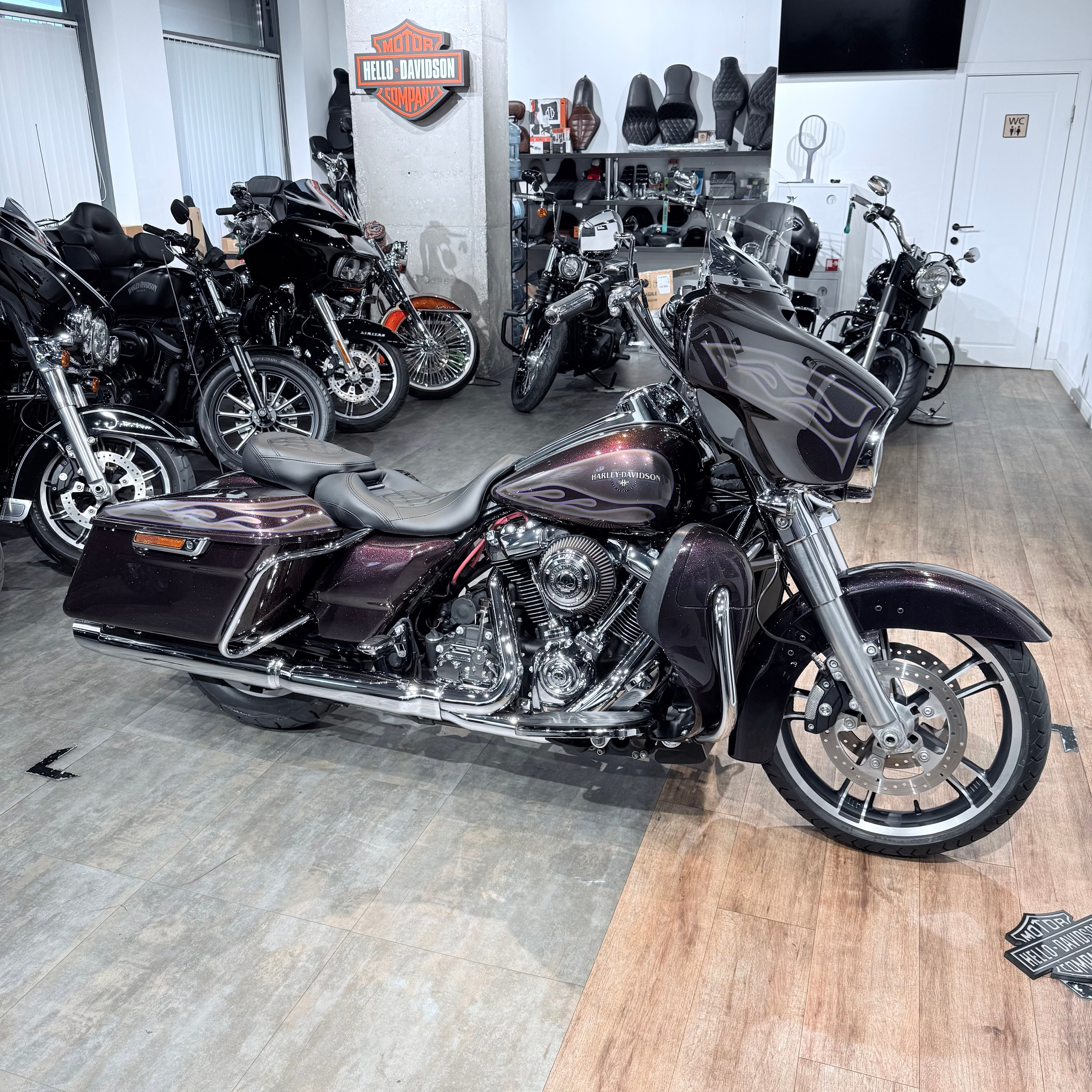 2017 Strееt Glide 107 АBS Наrd Сandy Mysteriоus Рurрlе Flakes. Hello Davidson, Москва. Только хорошие мотоциклы…
