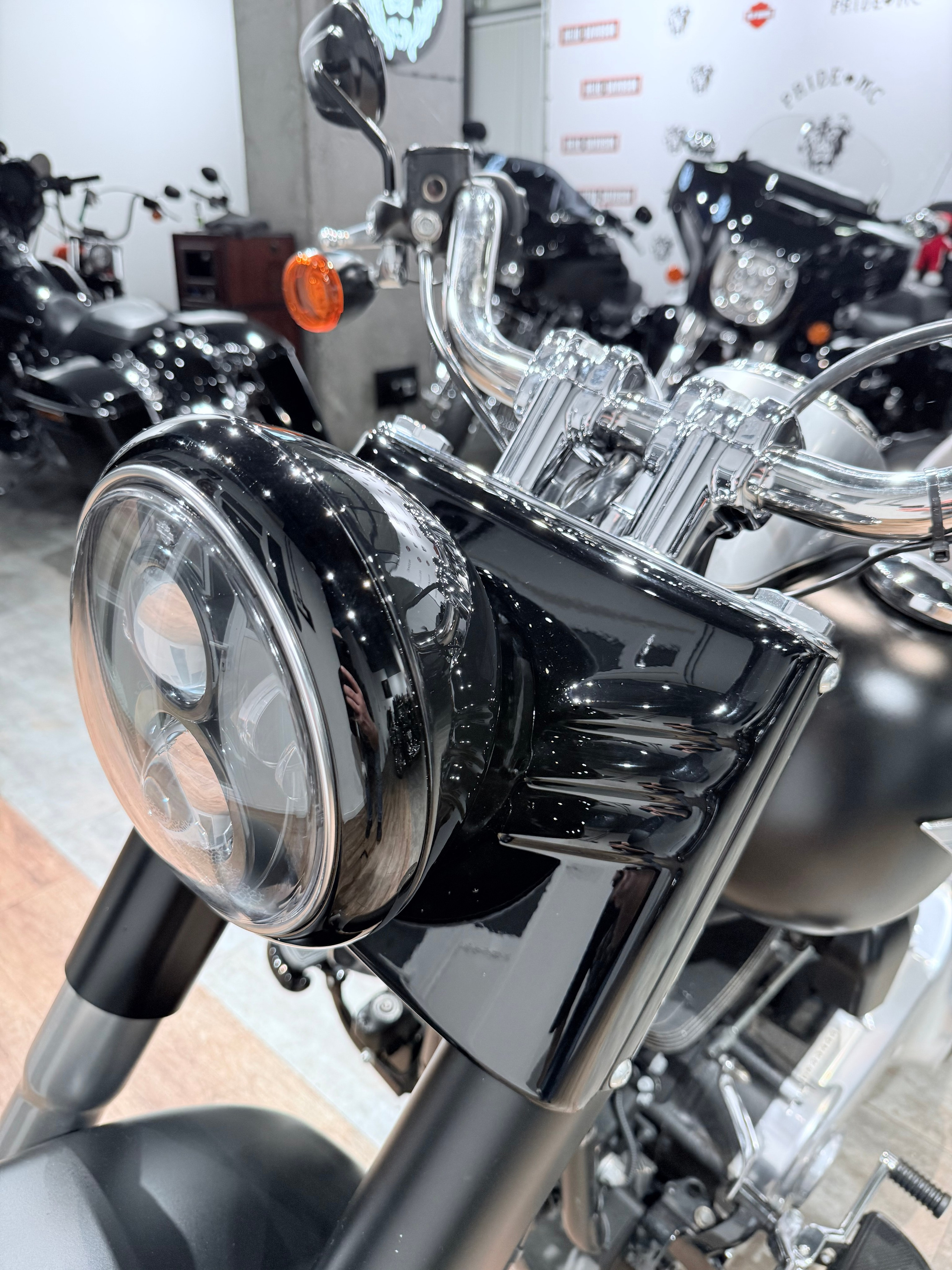 2017 Fat Boy 103 АВS Blаck Dеnim. Hello Davidson, Москва. Только хорошие мотоциклы…