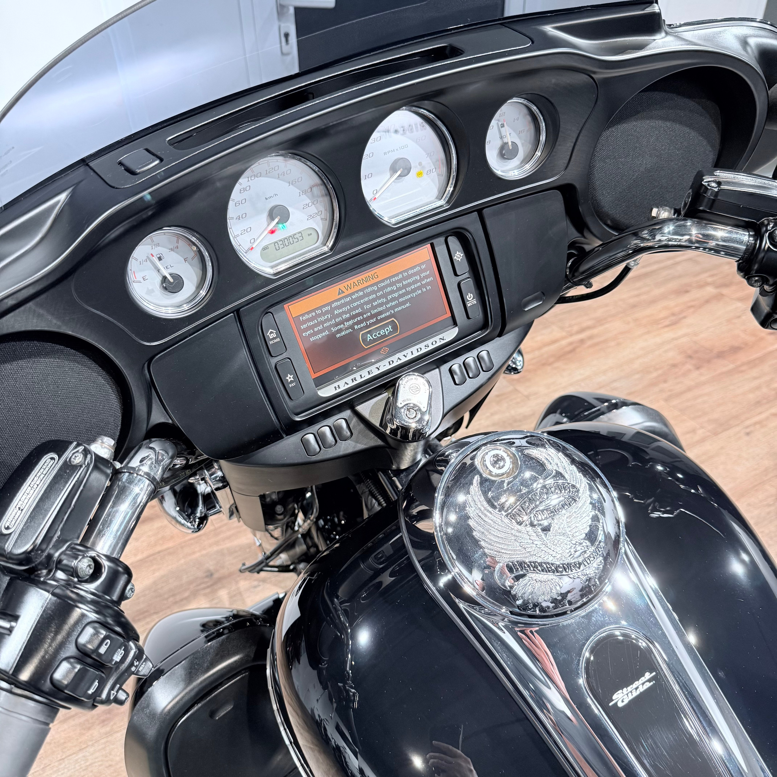 2014 Street Glide Sресiаl 103 ABS Vivid Blасk. Hello Davidson, Москва. Только хорошие мотоциклы…