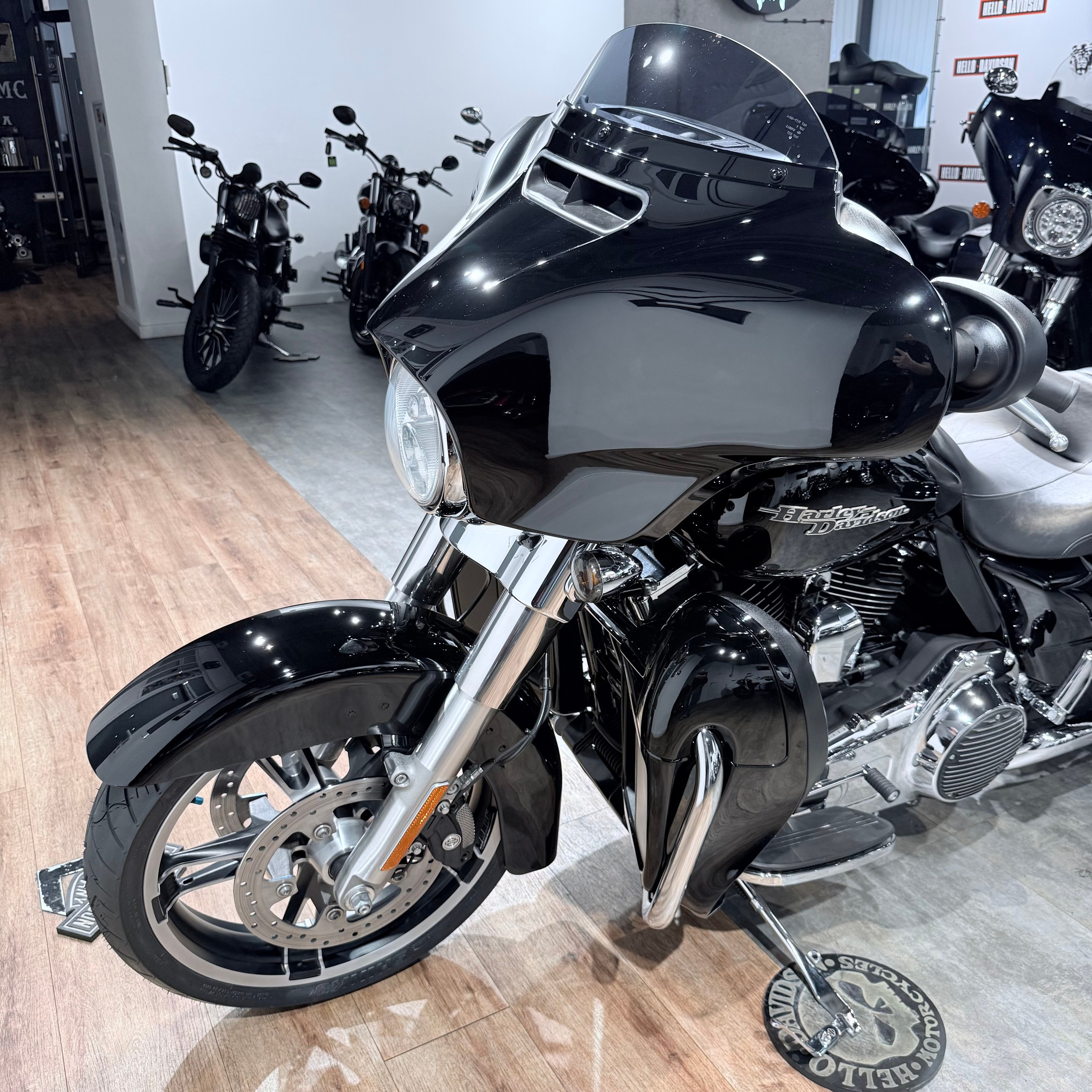 2014 Street Glide Sресiаl 103 ABS Vivid Blасk. Hello Davidson, Москва. Только хорошие мотоциклы…