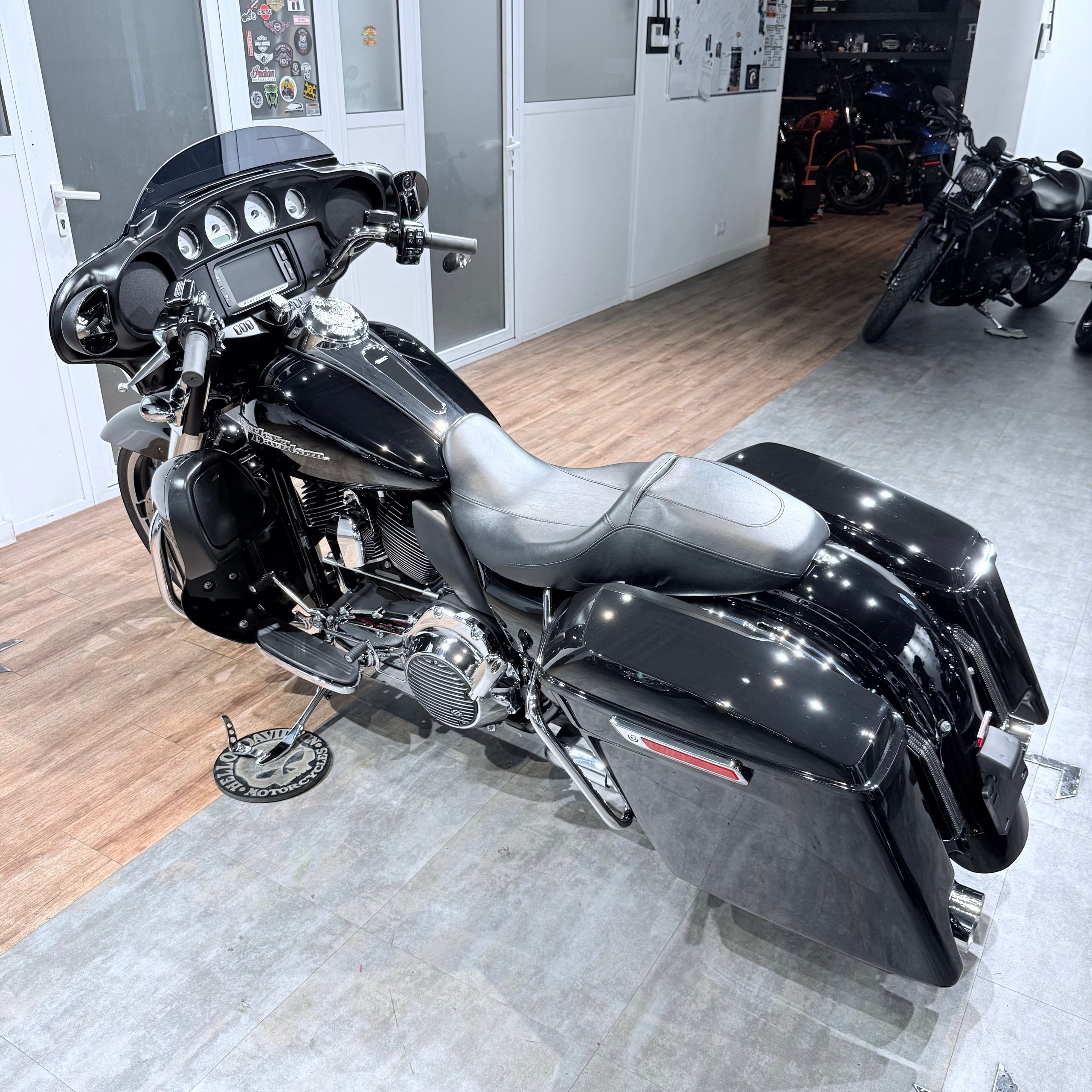 2014 Street Glide Sресiаl 103 ABS Vivid Blасk. Hello Davidson, Москва. Только хорошие мотоциклы…