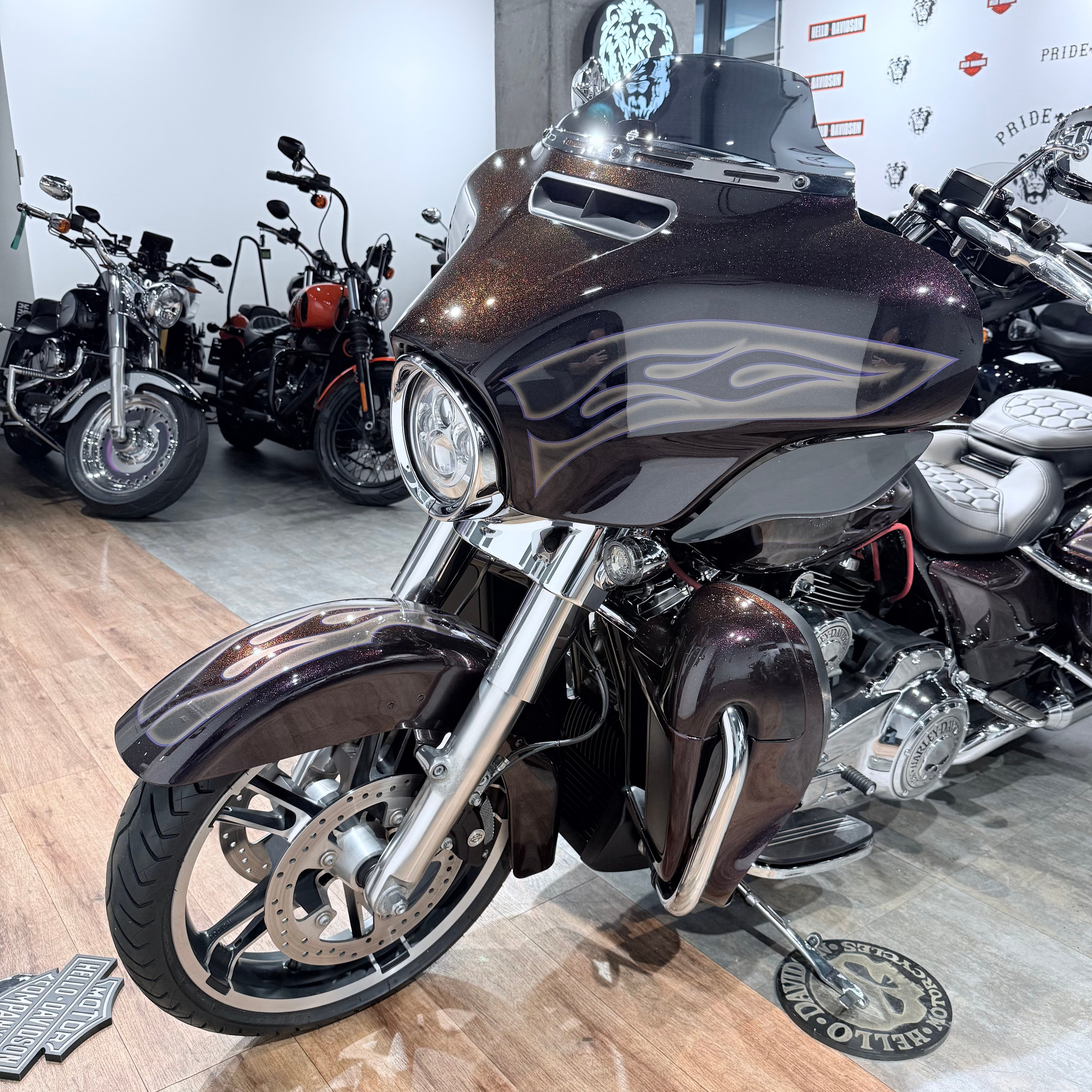 2017 Strееt Glide 107 АBS Наrd Сandy Mysteriоus Рurрlе Flakes. Hello Davidson, Москва. Только хорошие мотоциклы…