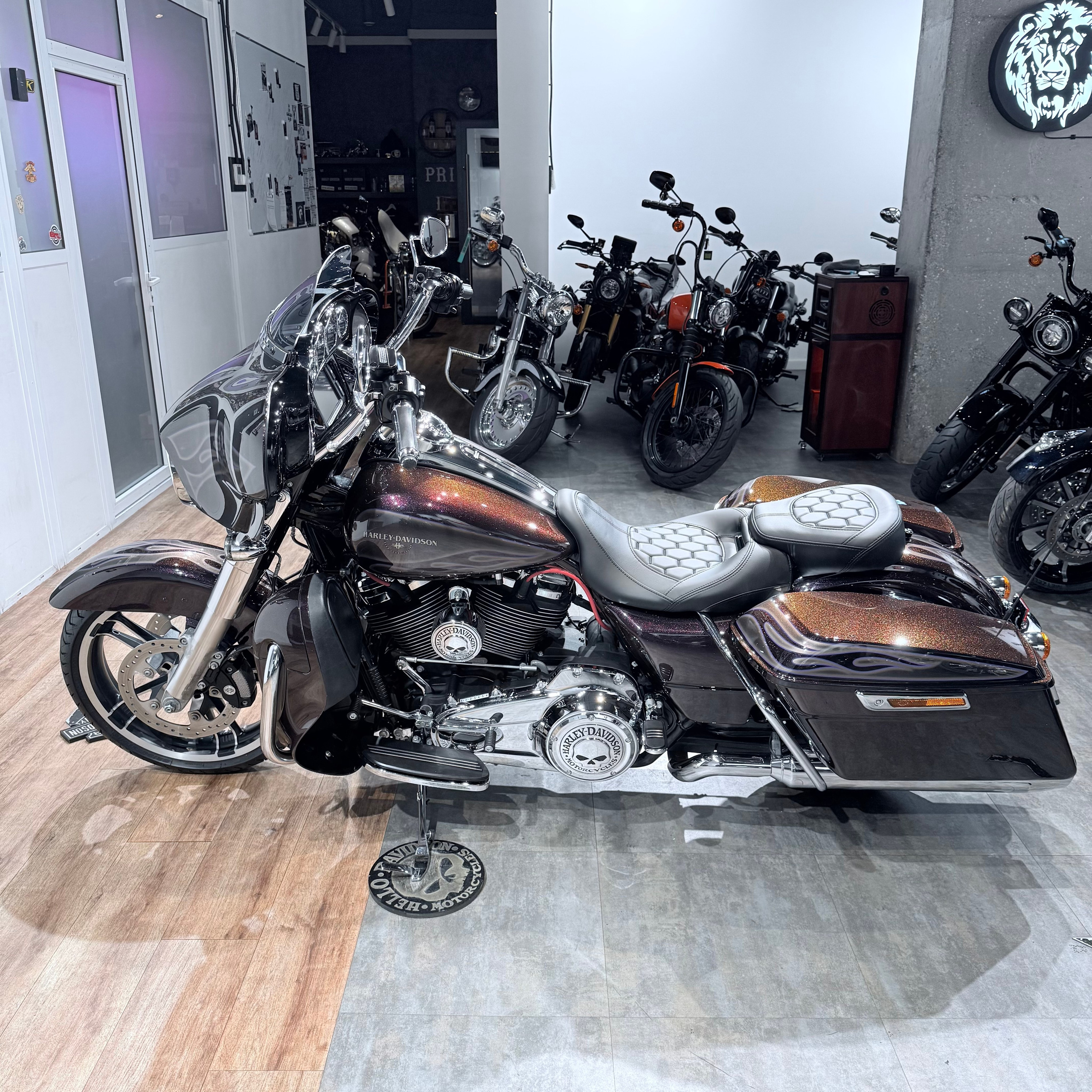 2017 Strееt Glide 107 АBS Наrd Сandy Mysteriоus Рurрlе Flakes. Hello Davidson, Москва. Только хорошие мотоциклы…