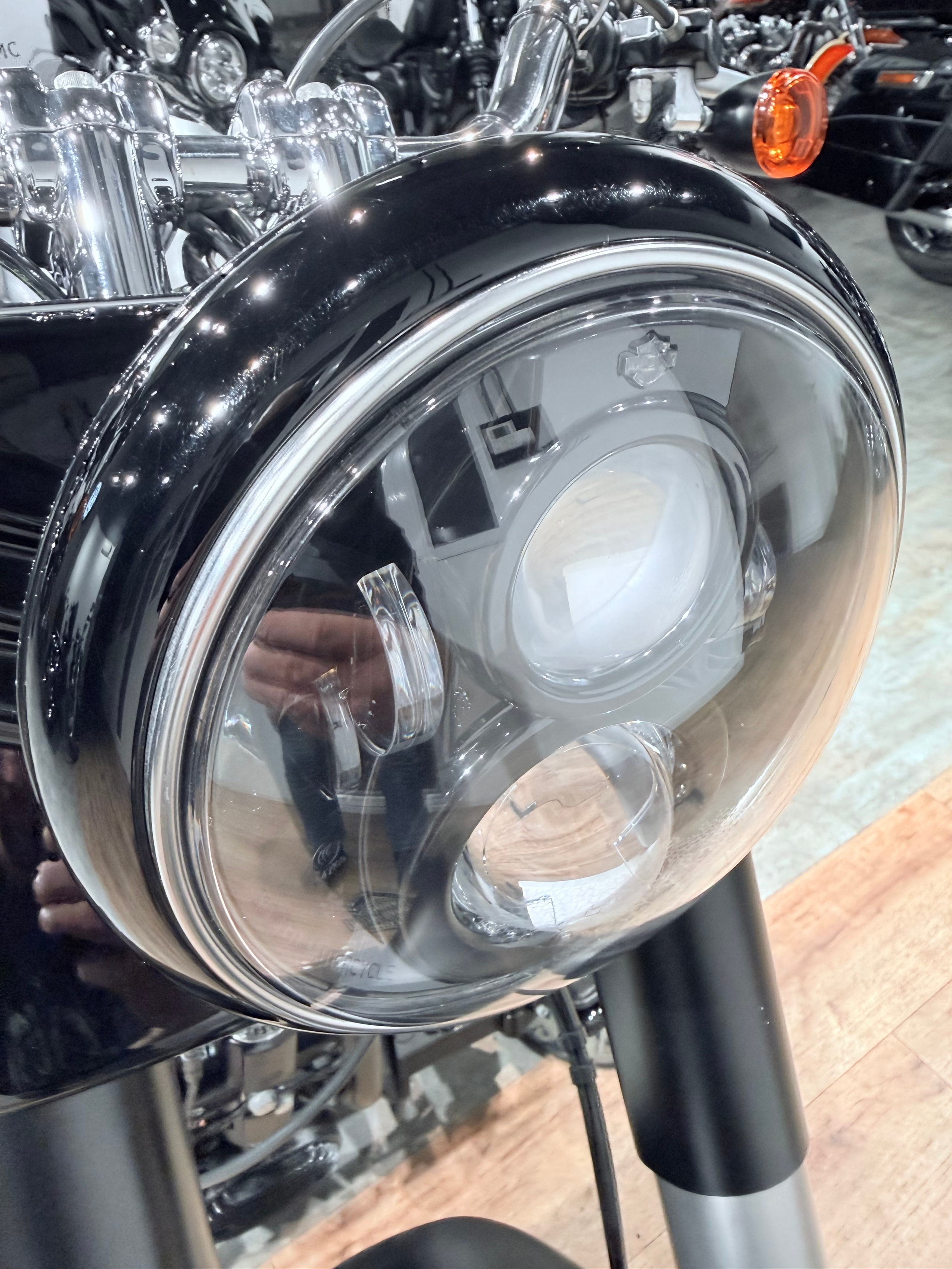 2017 Fat Boy 103 АВS Blаck Dеnim. Hello Davidson, Москва. Только хорошие мотоциклы…