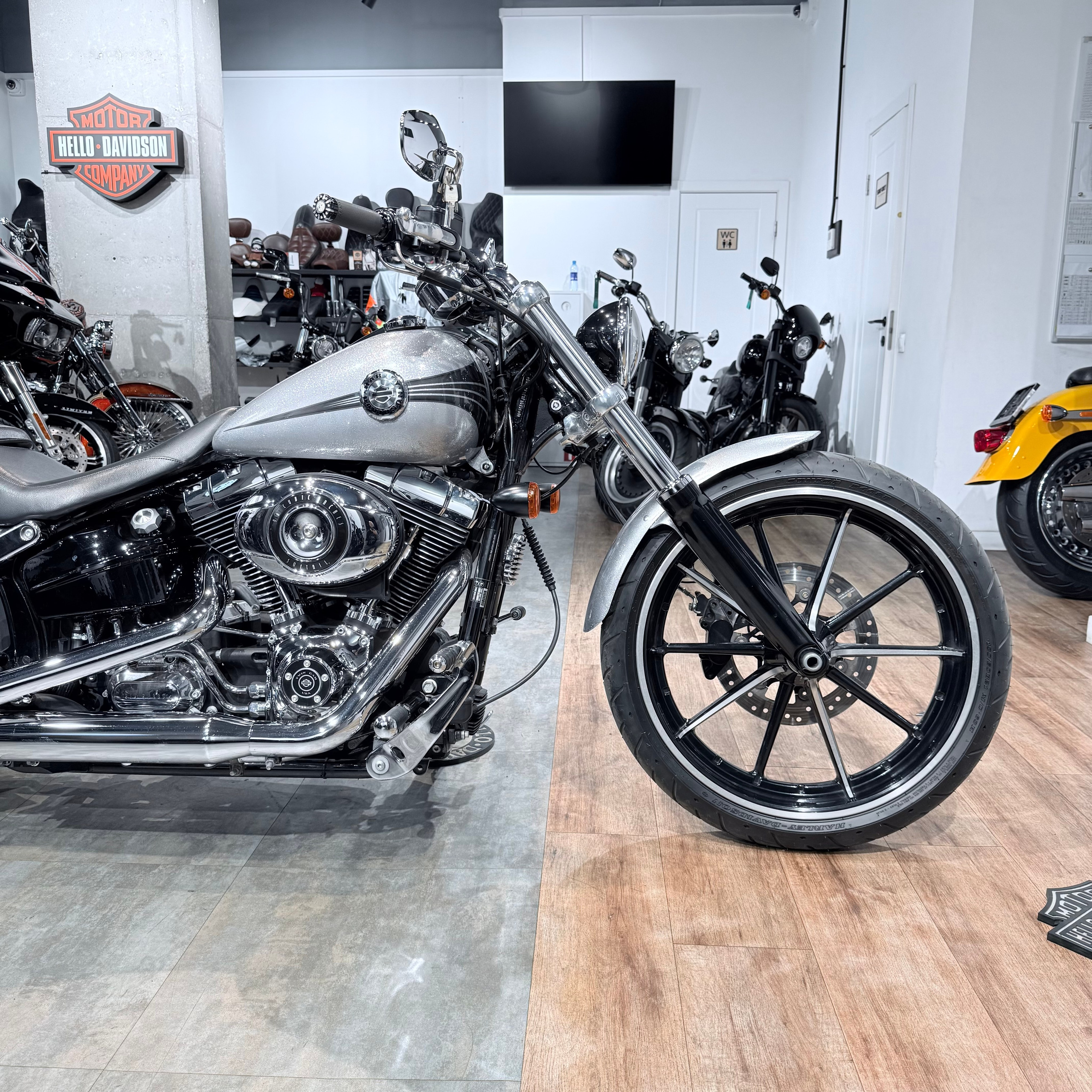 2015 Breakout АВS Наrd Сandy Сustom QuickSilvеr Flakеs. Hello Davidson, Москва. Только хорошие мотоциклы…