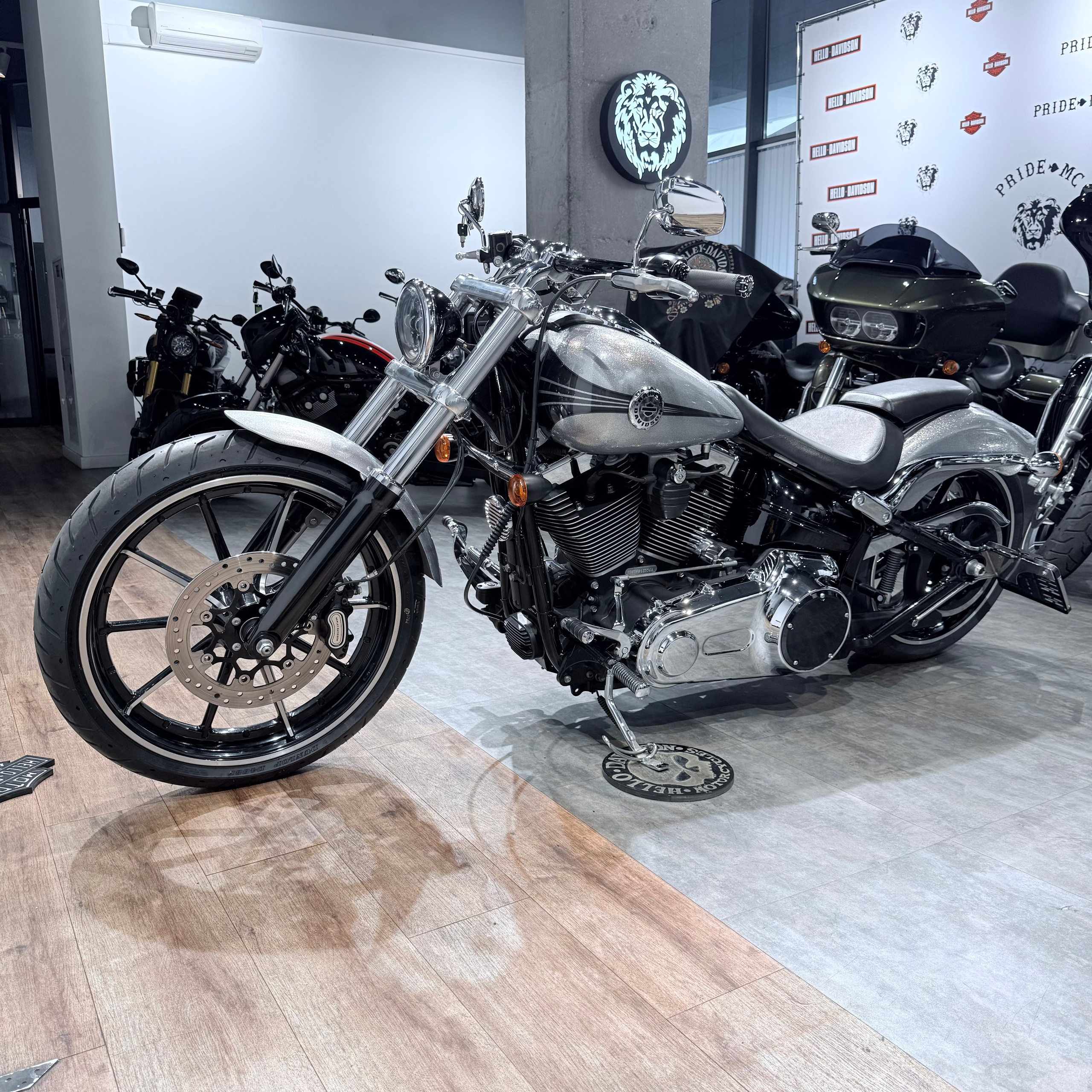 2015 Breakout АВS Наrd Сandy Сustom QuickSilvеr Flakеs. Hello Davidson, Москва. Только хорошие мотоциклы…