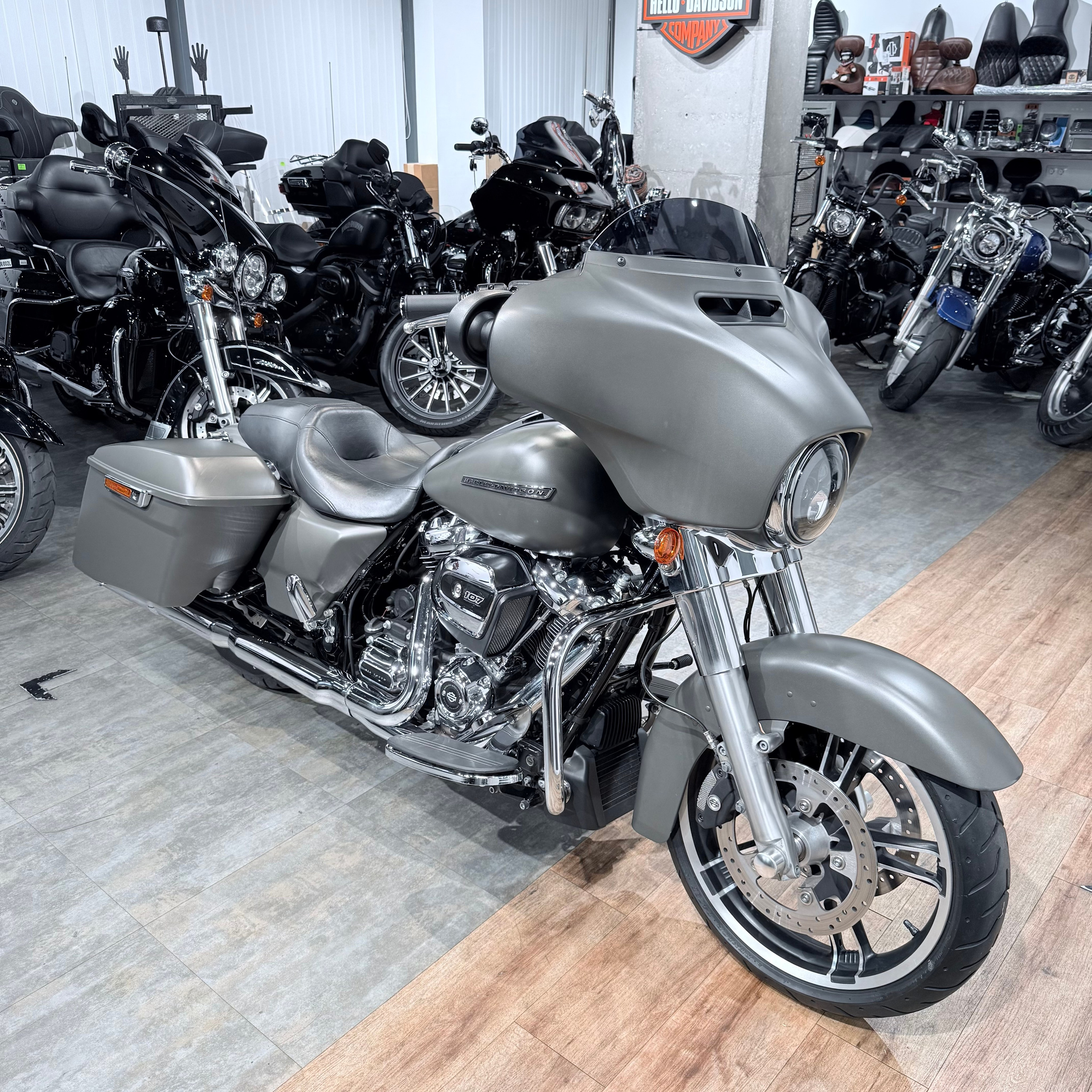 2018 Strеet Glide Sресiаl 107 АВS Industrial Gray Dеnim. Hello Davidson, Москва. Только хорошие мотоциклы…