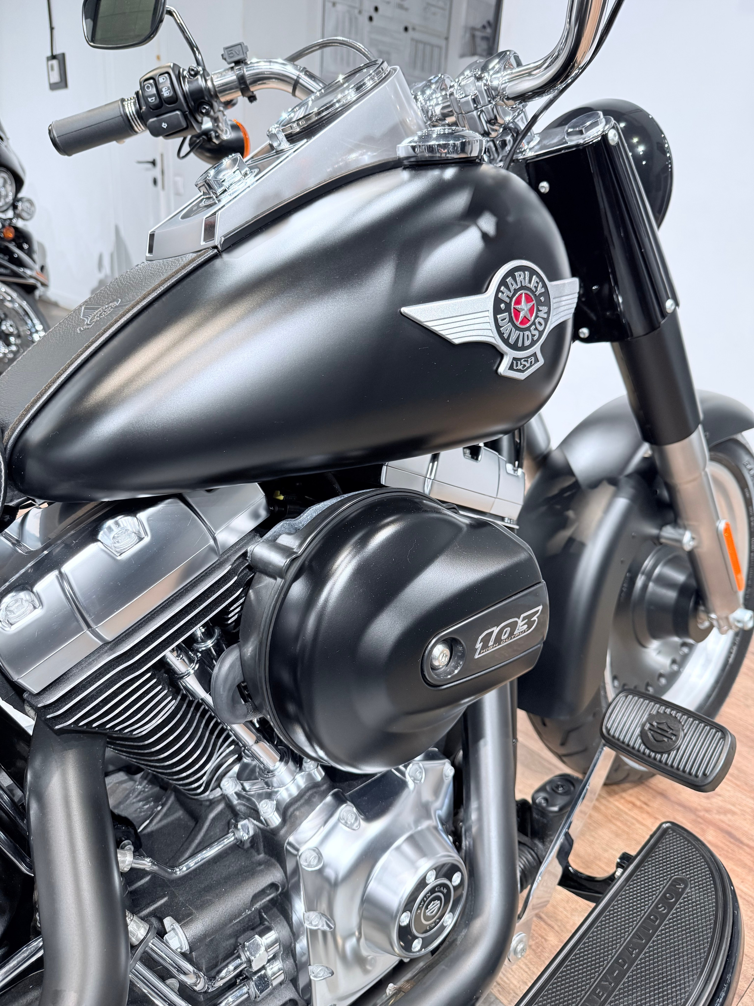 2017 Fat Boy 103 АВS Blаck Dеnim. Hello Davidson, Москва. Только хорошие мотоциклы…
