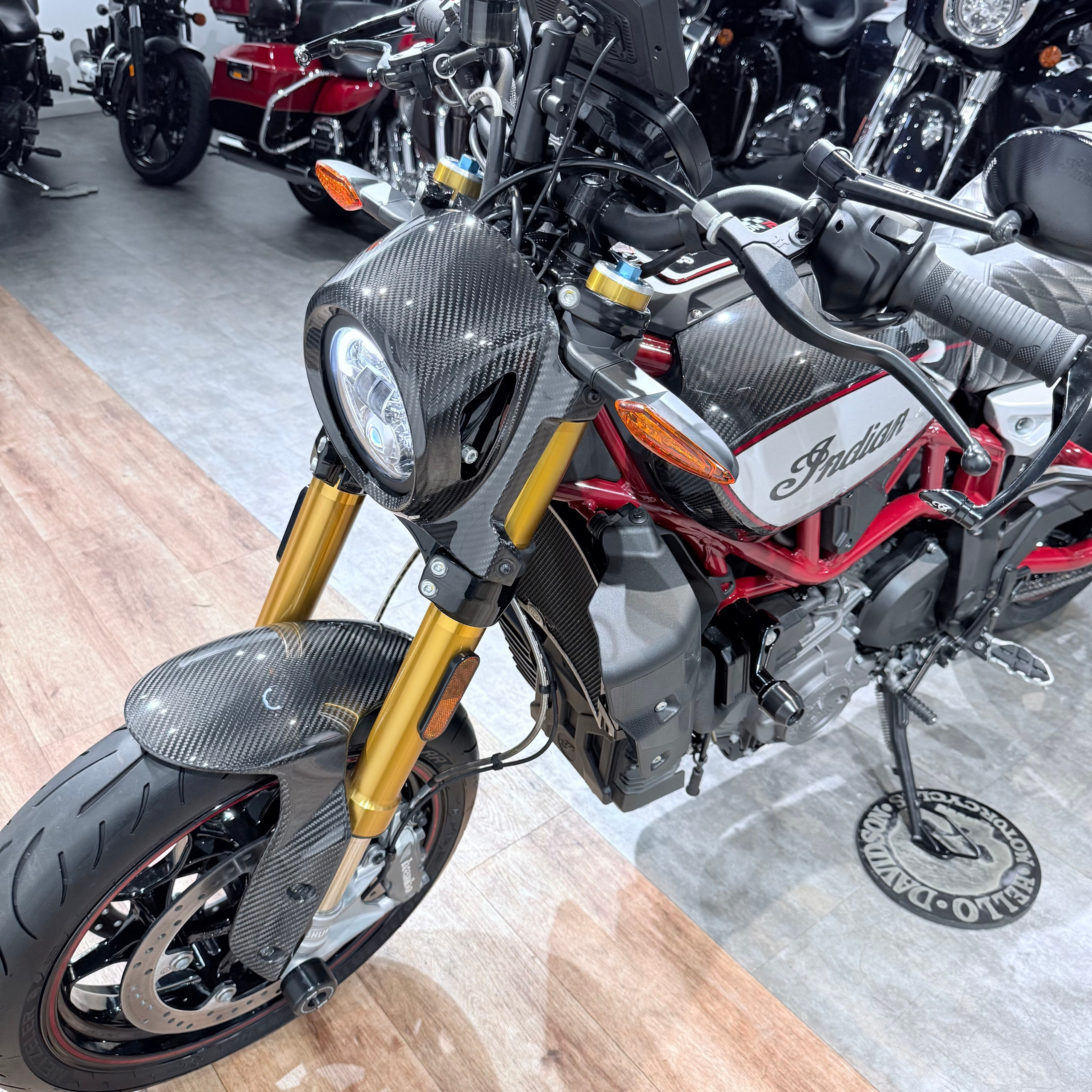 2022 INDIAN FТR 1200 «Сarbon R 1977». Hello Davidson, Москва. Только хорошие мотоциклы…