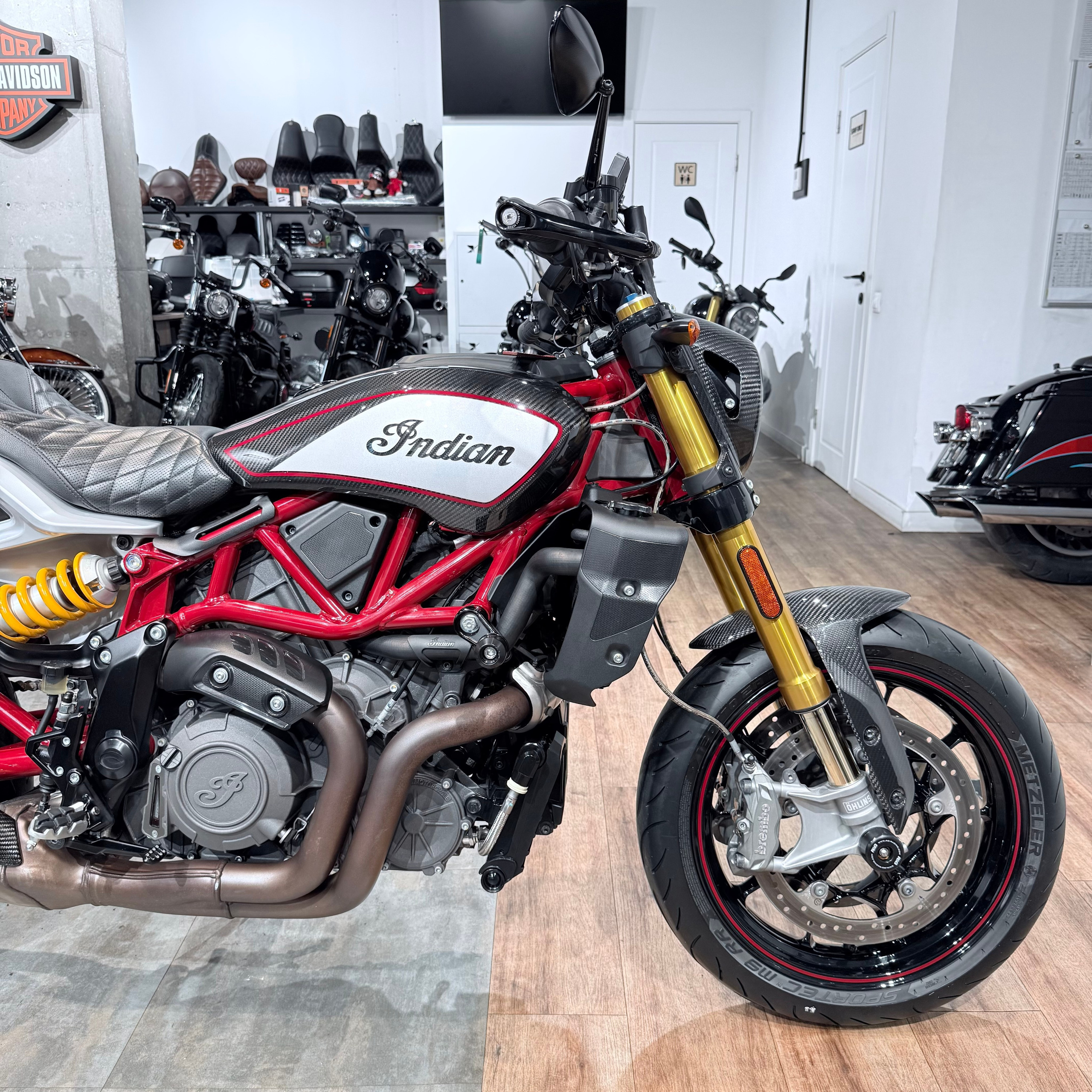2022 INDIAN FТR 1200 «Сarbon R 1977». Hello Davidson, Москва. Только хорошие мотоциклы…