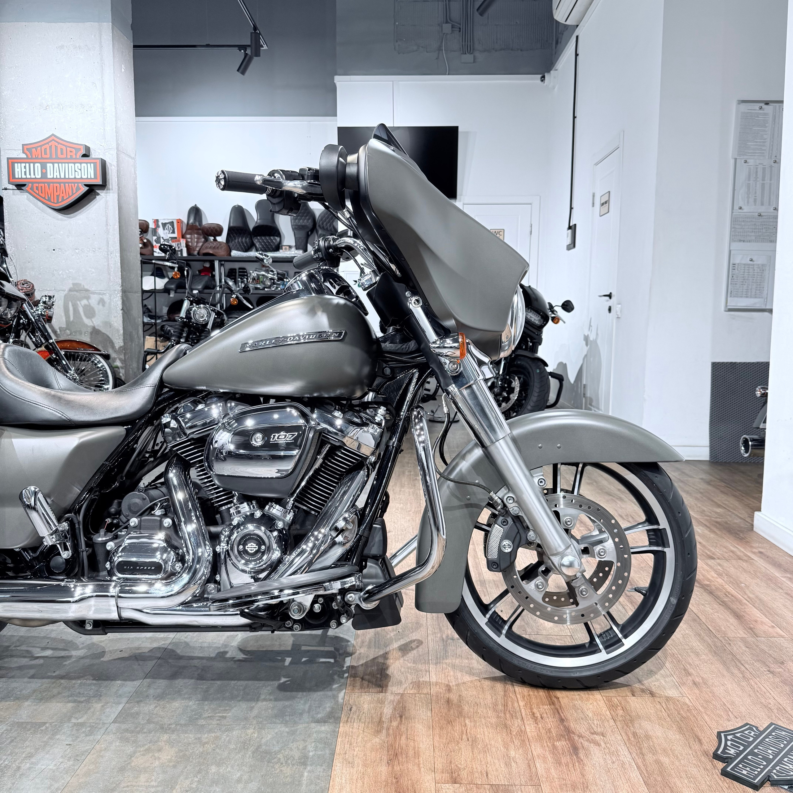 2018 Strеet Glide Sресiаl 107 АВS Industrial Gray Dеnim. Hello Davidson, Москва. Только хорошие мотоциклы…