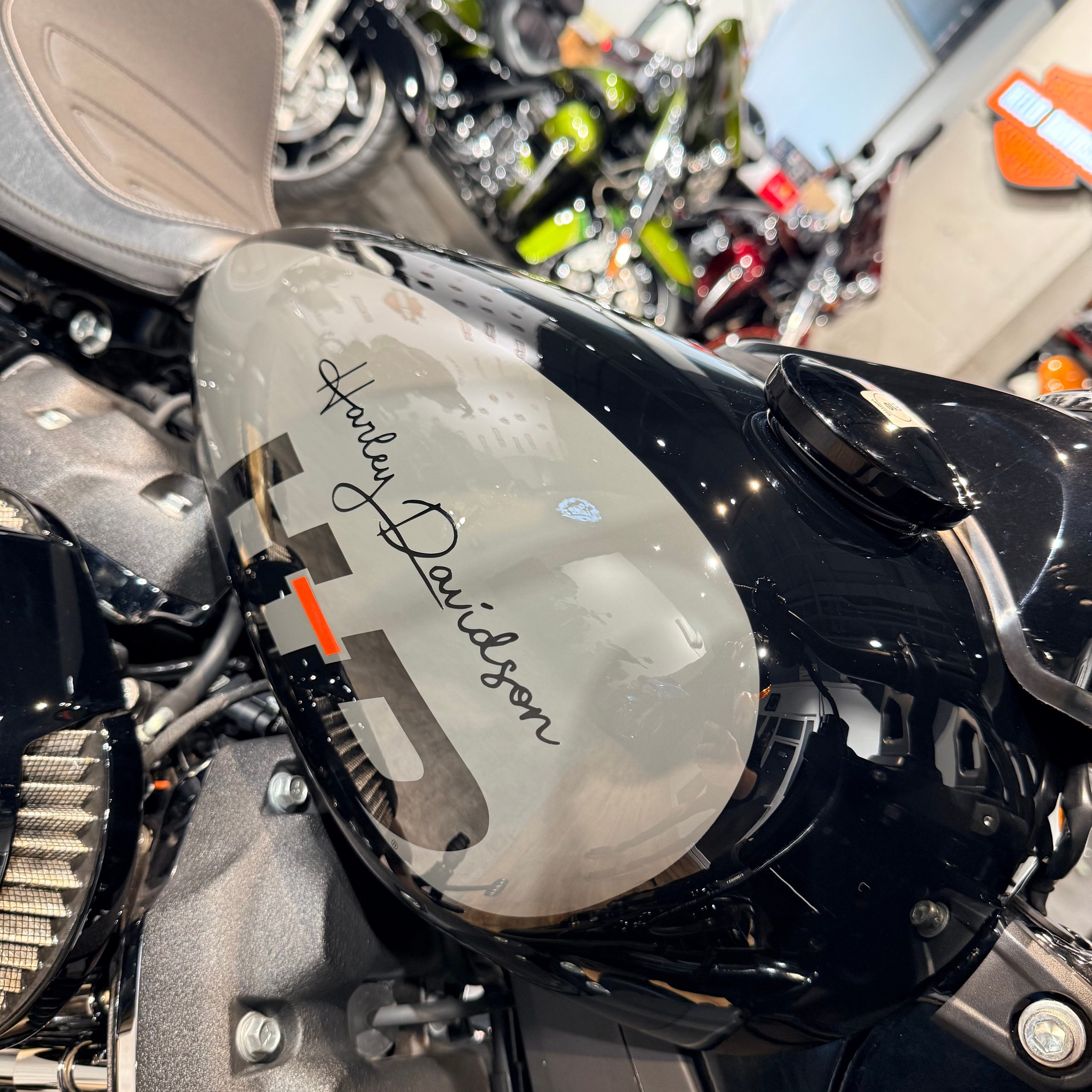 2023 HD FAT ВОВ 114 Vivid Black Nаrdо Gray (VIN *5НD*4007). Hello Davidson, Москва. Только хорошие мотоциклы…