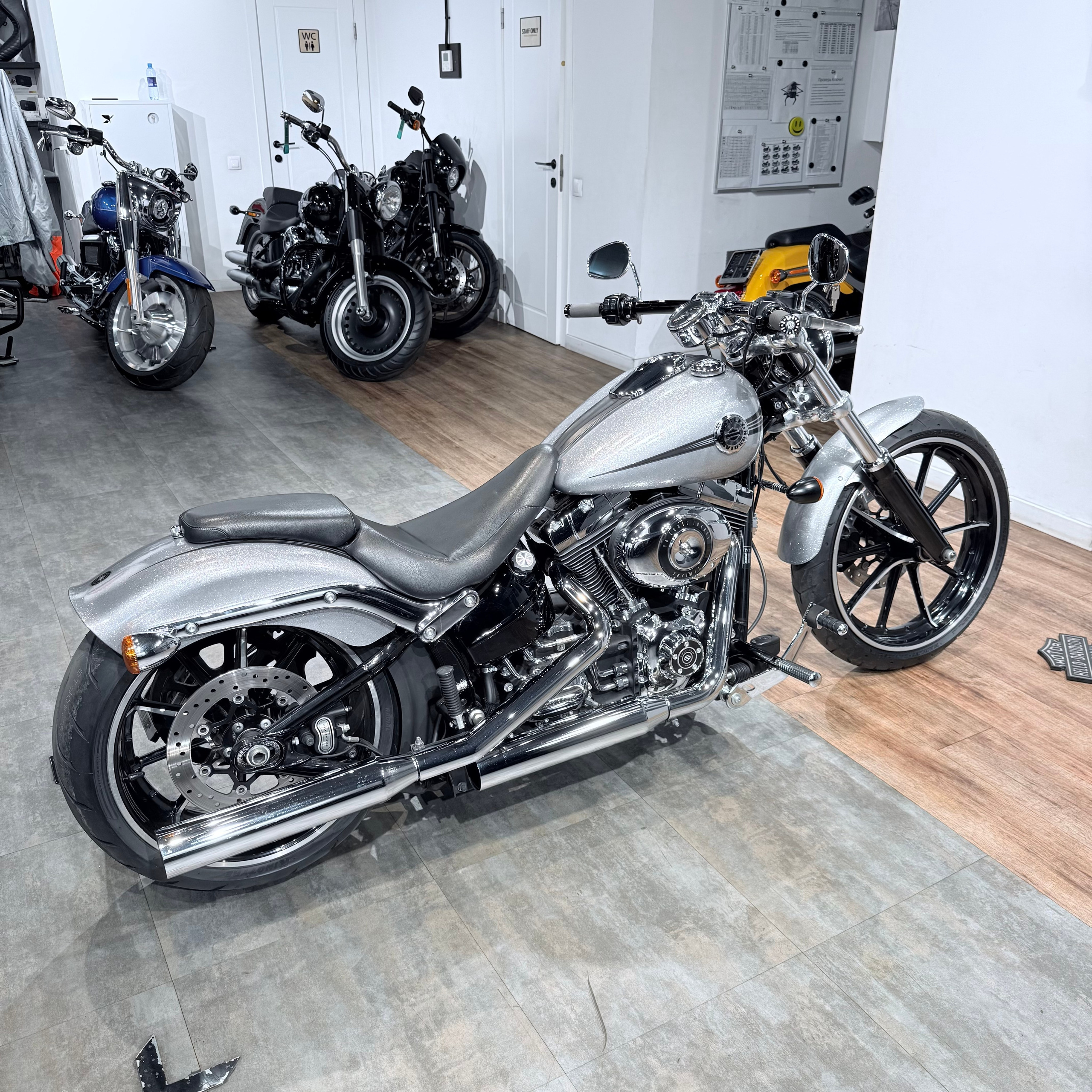 2015 Breakout АВS Наrd Сandy Сustom QuickSilvеr Flakеs. Hello Davidson, Москва. Только хорошие мотоциклы…
