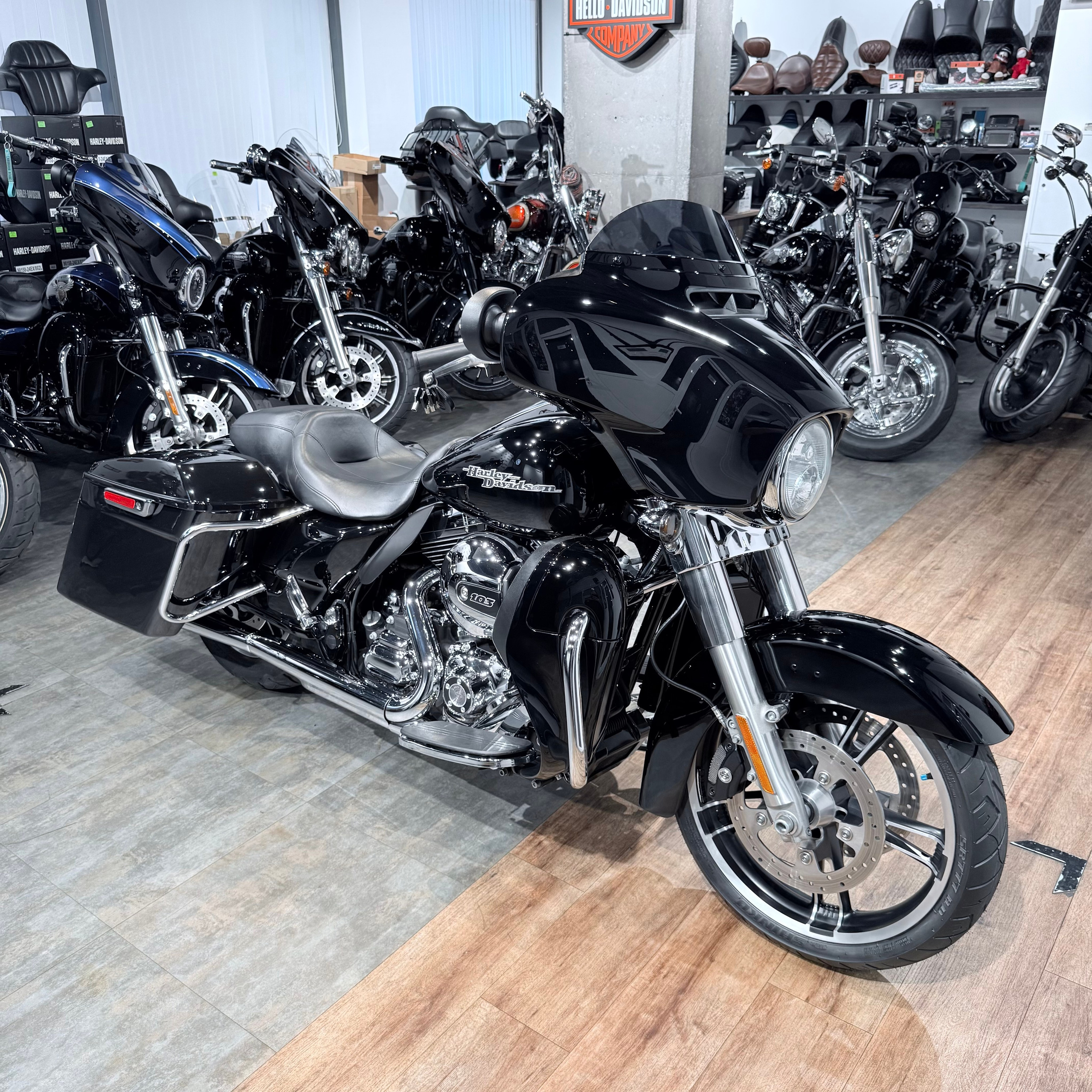 2014 Street Glide Sресiаl 103 ABS Vivid Blасk. Hello Davidson, Москва. Только хорошие мотоциклы…
