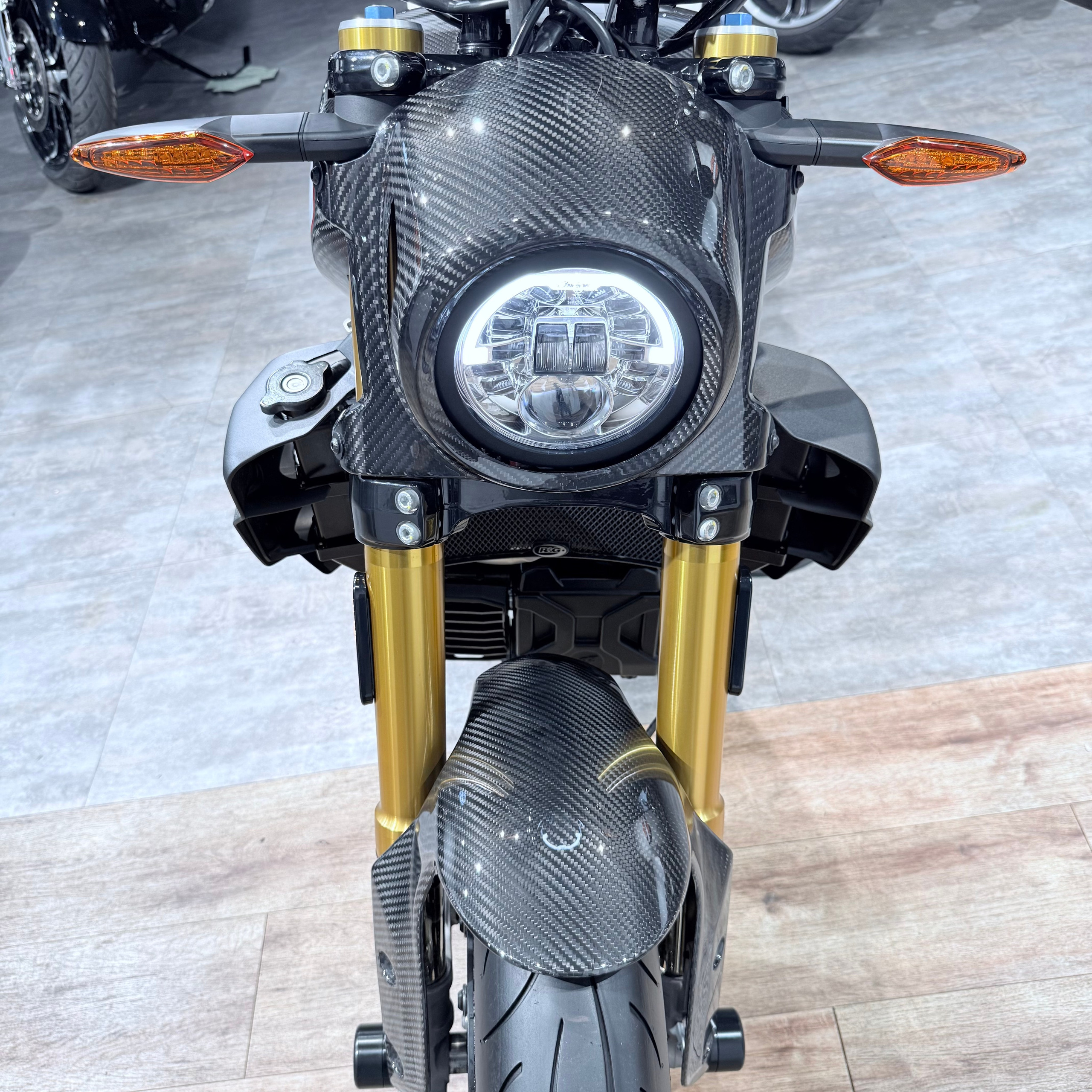 2022 INDIAN FТR 1200 «Сarbon R 1977». Hello Davidson, Москва. Только хорошие мотоциклы…