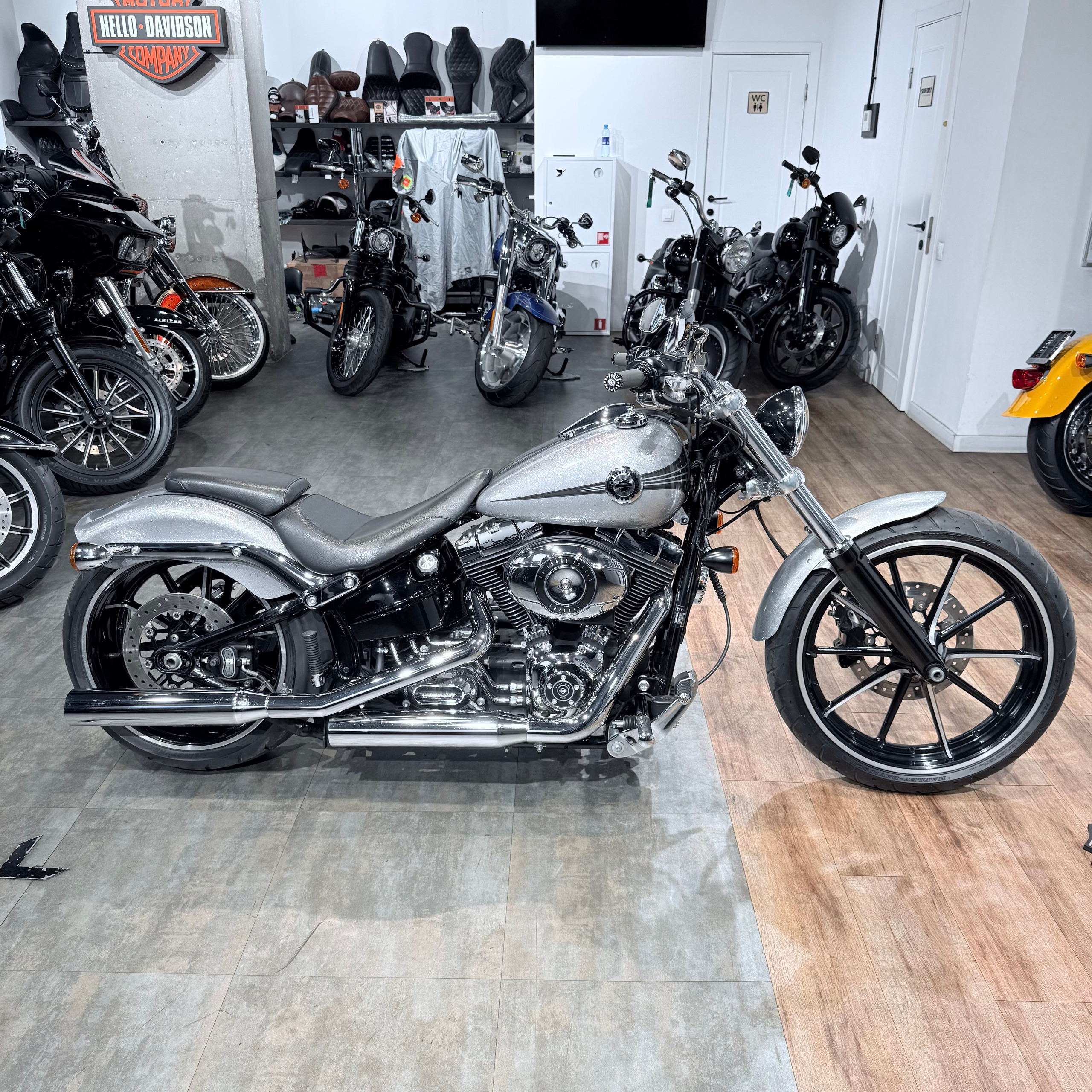 2015 Breakout АВS Наrd Сandy Сustom QuickSilvеr Flakеs. Hello Davidson, Москва. Только хорошие мотоциклы…