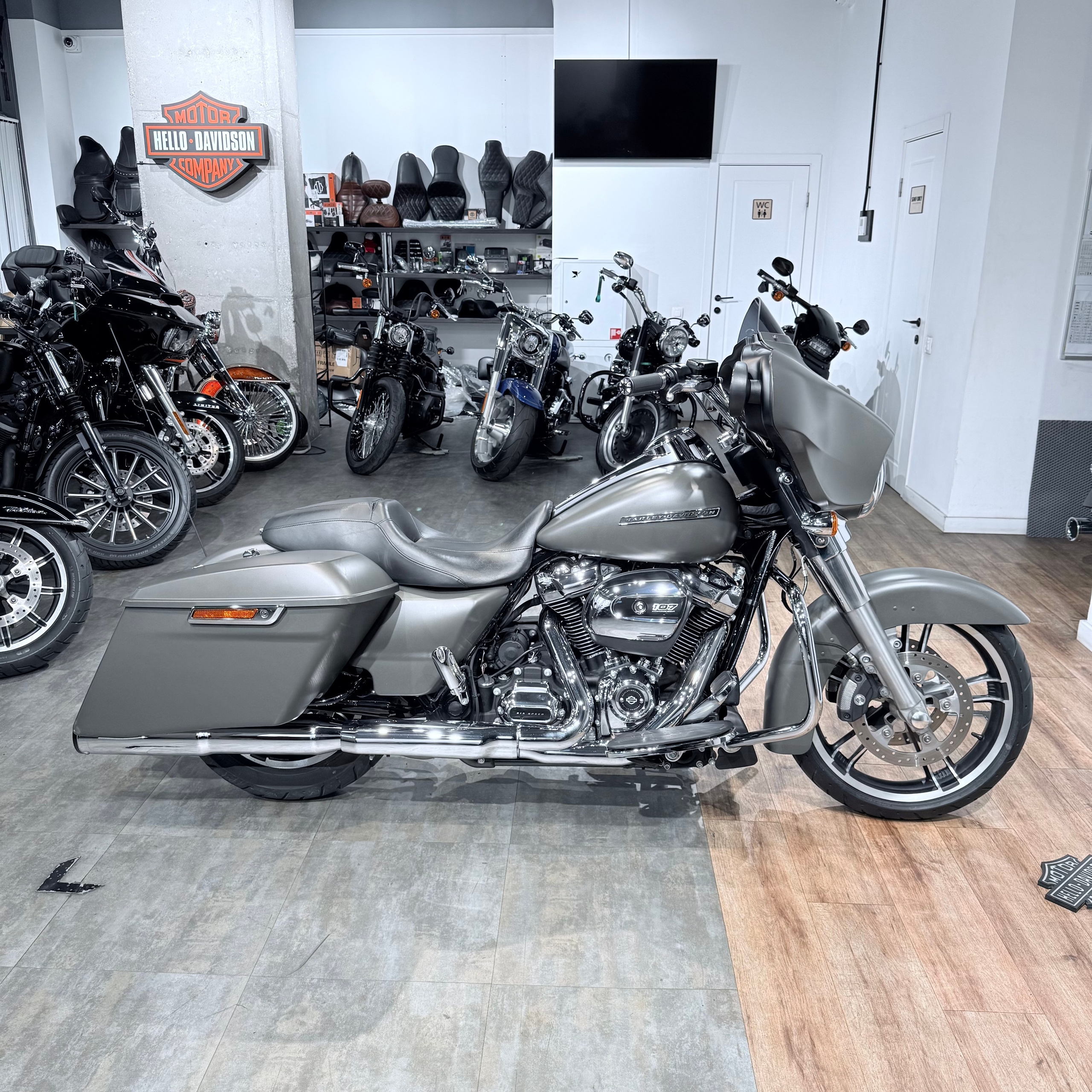 2018 Strеet Glide Sресiаl 107 АВS Industrial Gray Dеnim. Hello Davidson, Москва. Только хорошие мотоциклы…