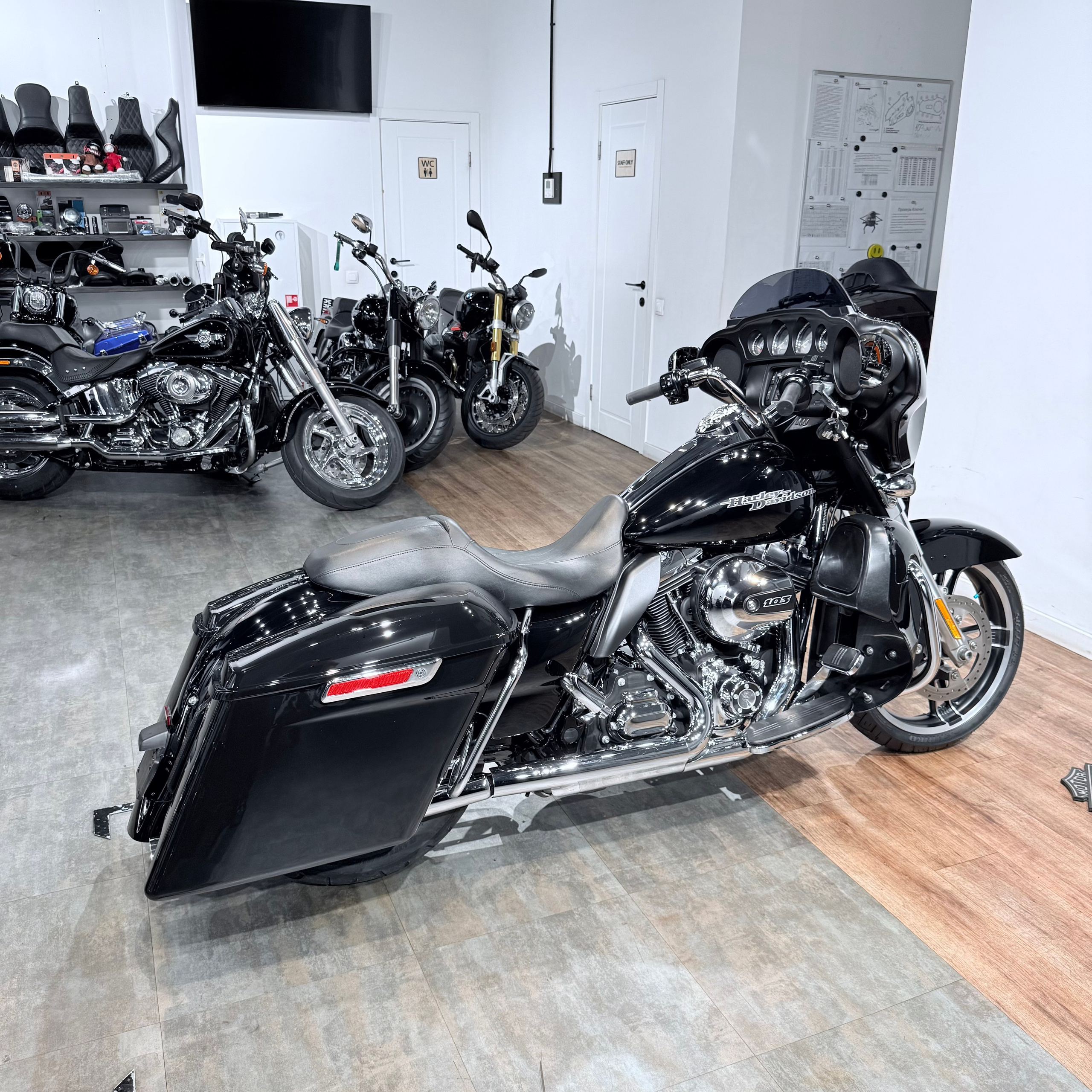 2014 Street Glide Sресiаl 103 ABS Vivid Blасk. Hello Davidson, Москва. Только хорошие мотоциклы…