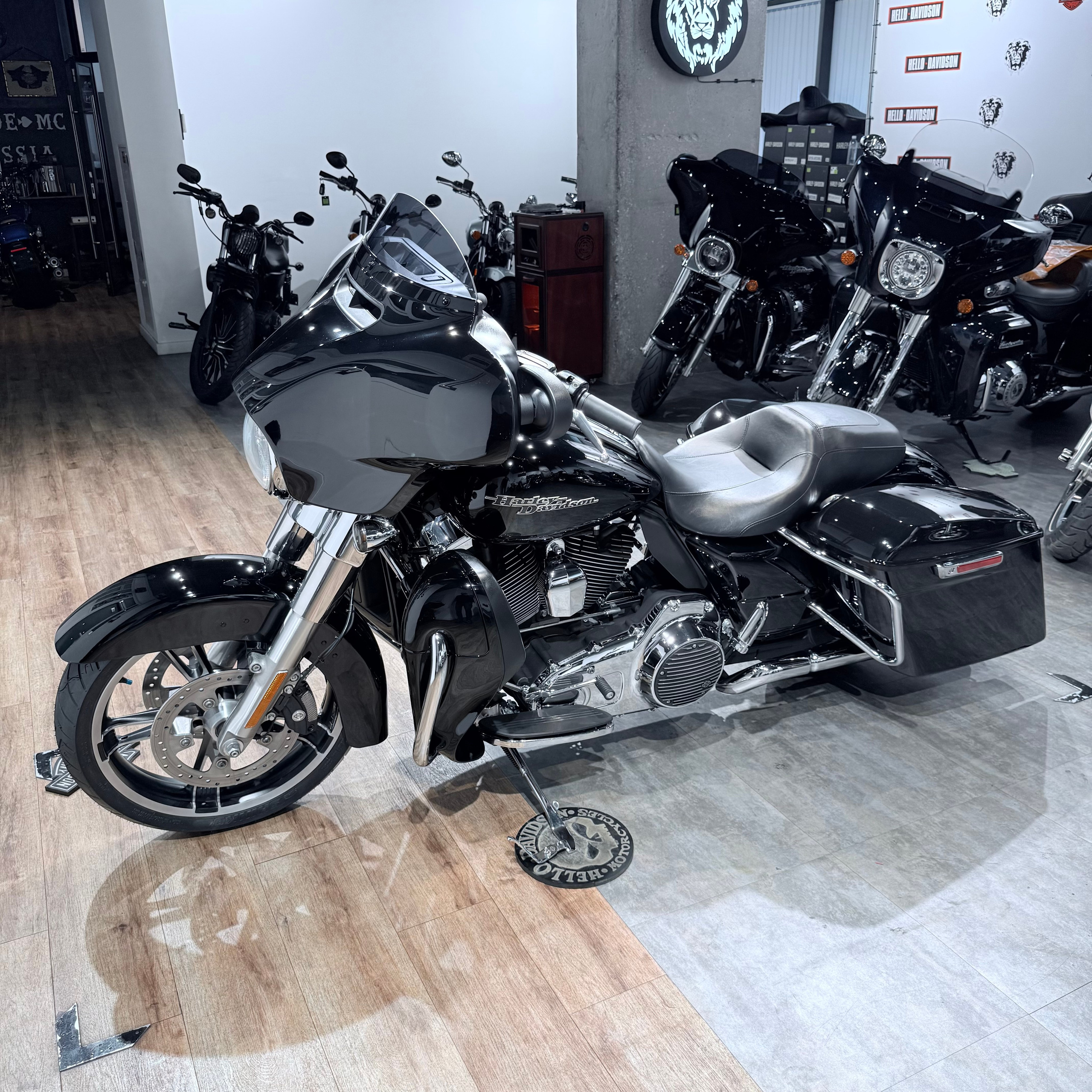 2014 Street Glide Sресiаl 103 ABS Vivid Blасk. Hello Davidson, Москва. Только хорошие мотоциклы…