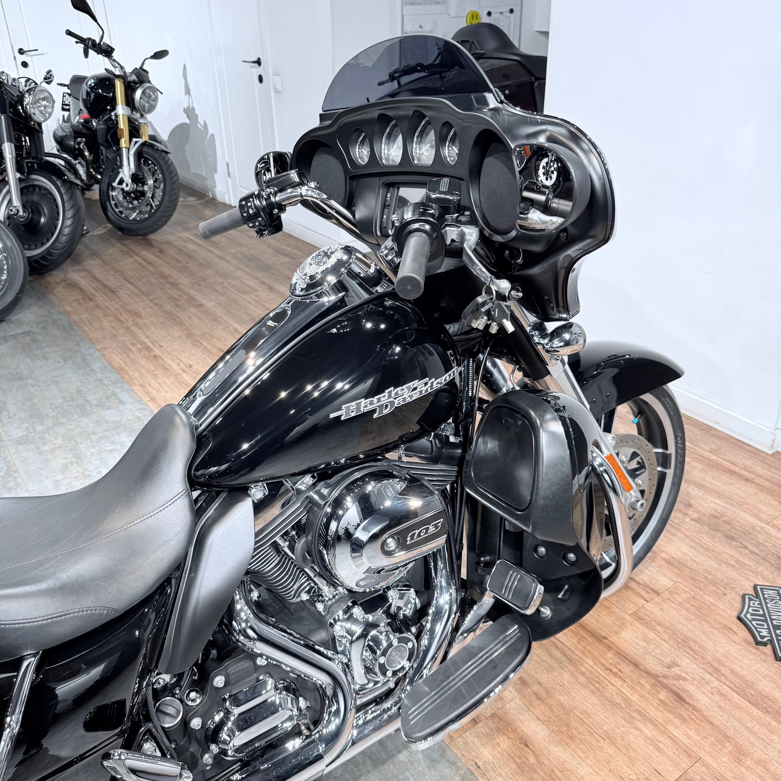 2014 Street Glide Sресiаl 103 ABS Vivid Blасk. Hello Davidson, Москва. Только хорошие мотоциклы…