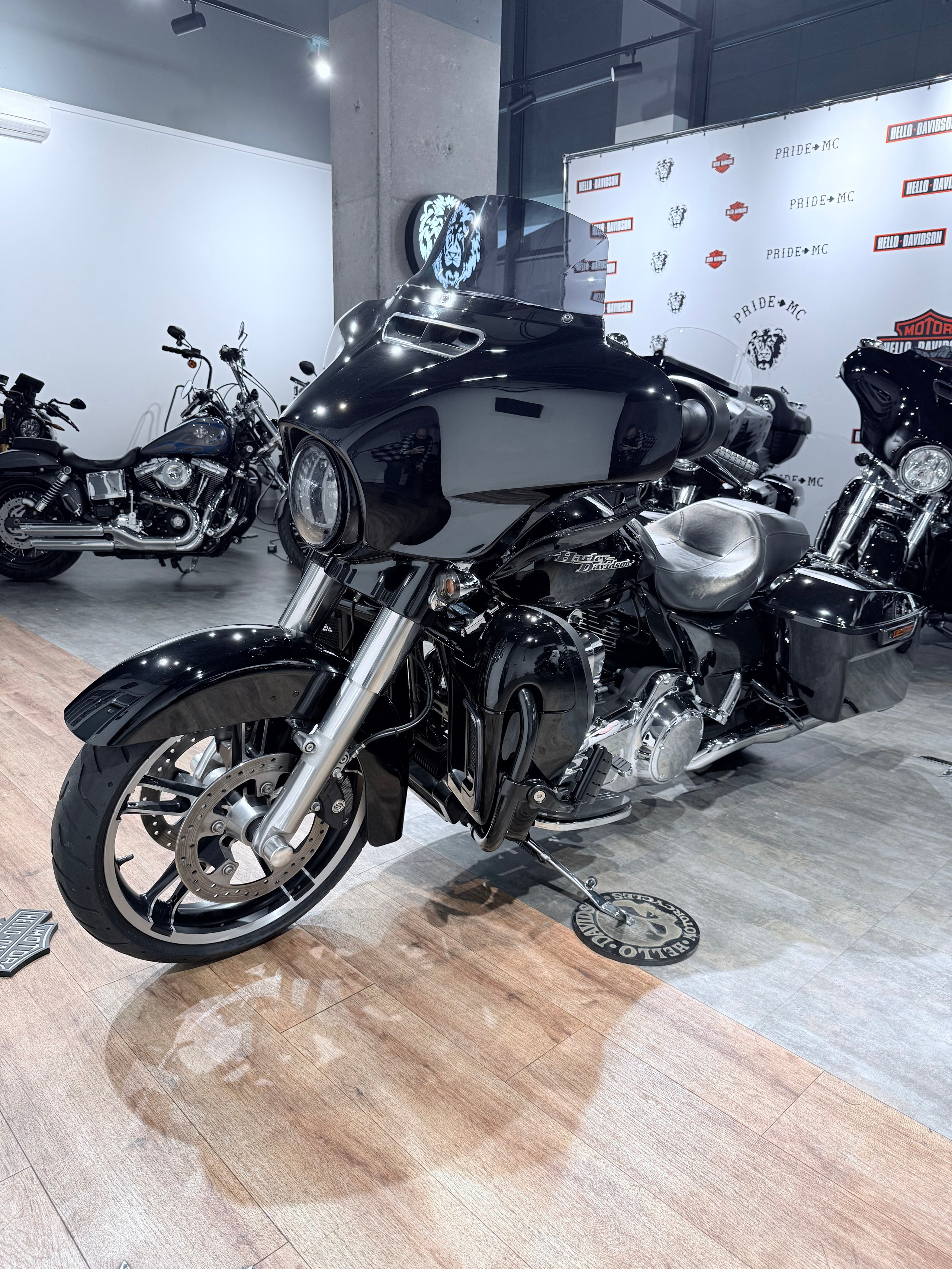2014 Street Glidе Sресial 103 ABS Vivid Blасk. Hello Davidson, Москва. Только хорошие мотоциклы…