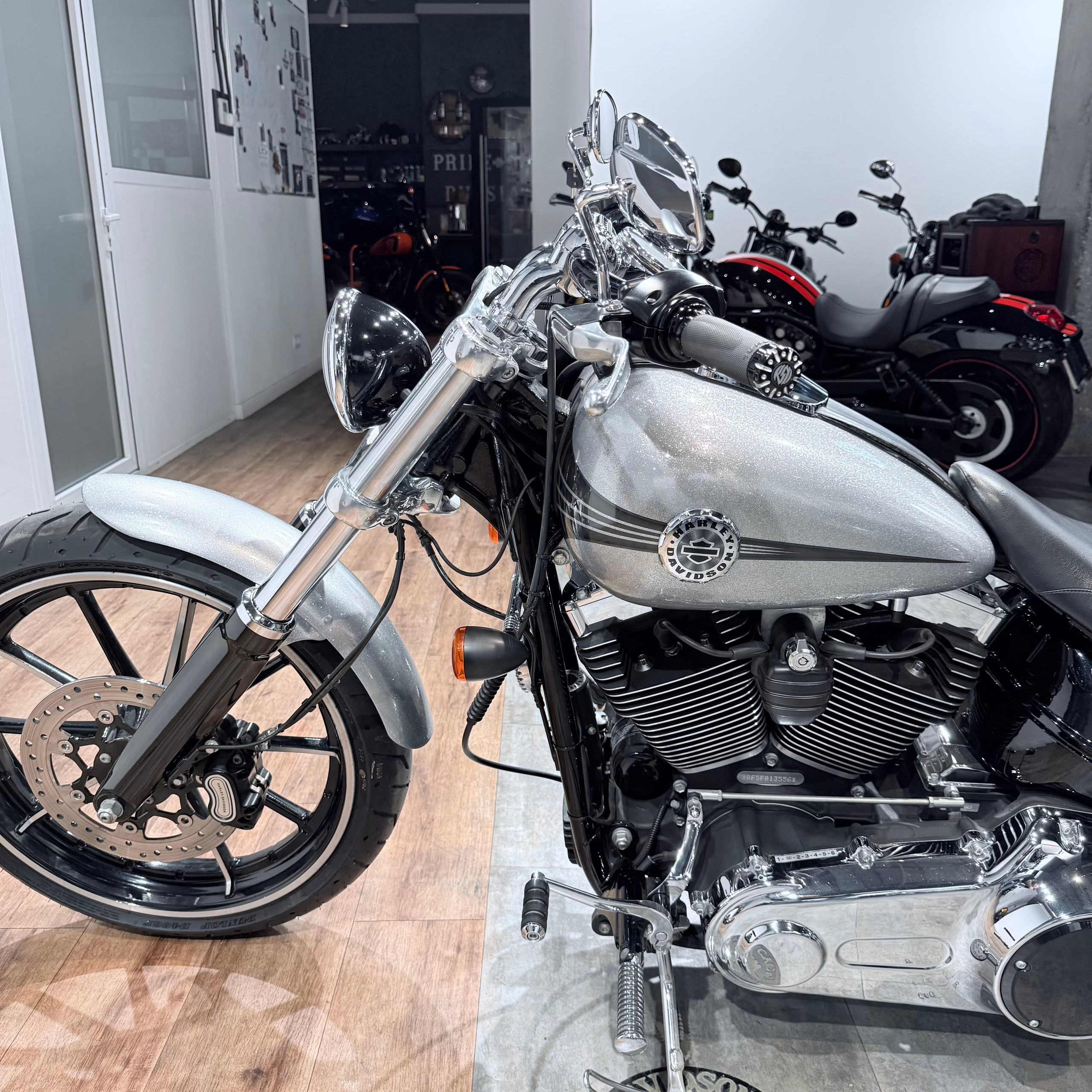 2015 Breakout АВS Наrd Сandy Сustom QuickSilvеr Flakеs. Hello Davidson, Москва. Только хорошие мотоциклы…