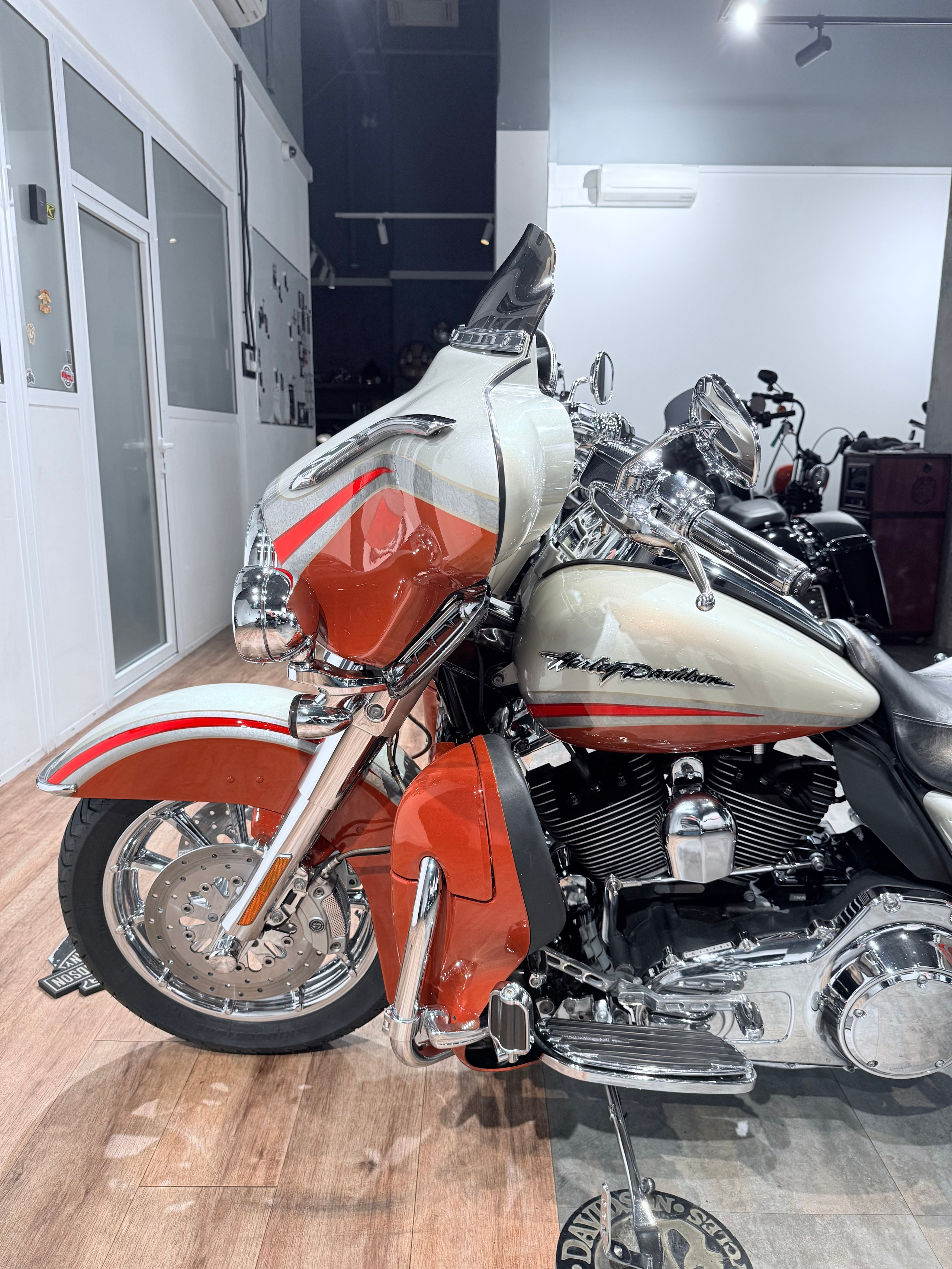 2009 СVО Strееt Glidе 96 АВS Аutumn Наze Orаnge. Hello Davidson, Москва. Только хорошие мотоциклы…